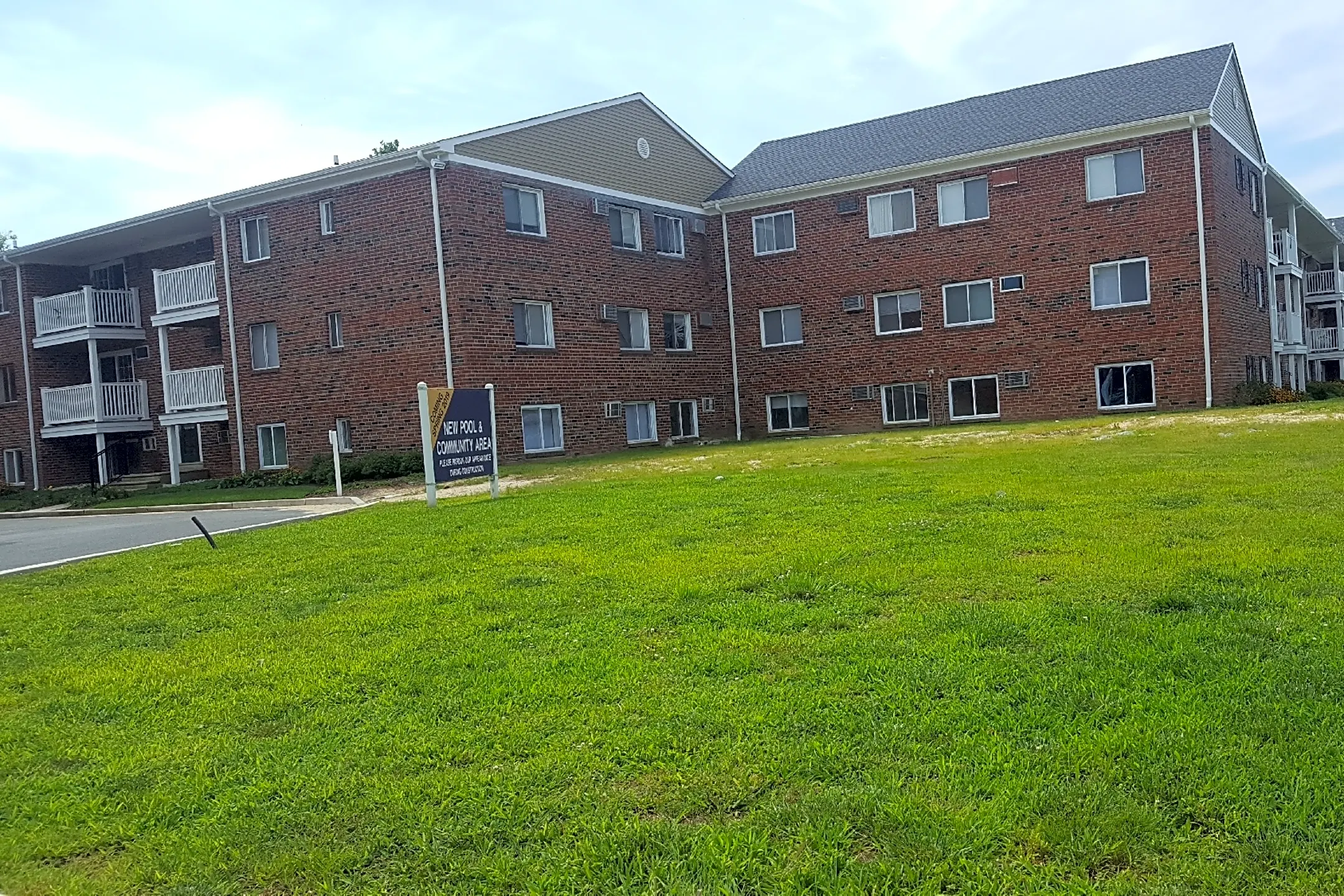 Pool - Bayview Court Apartments - Somers Point, NJ