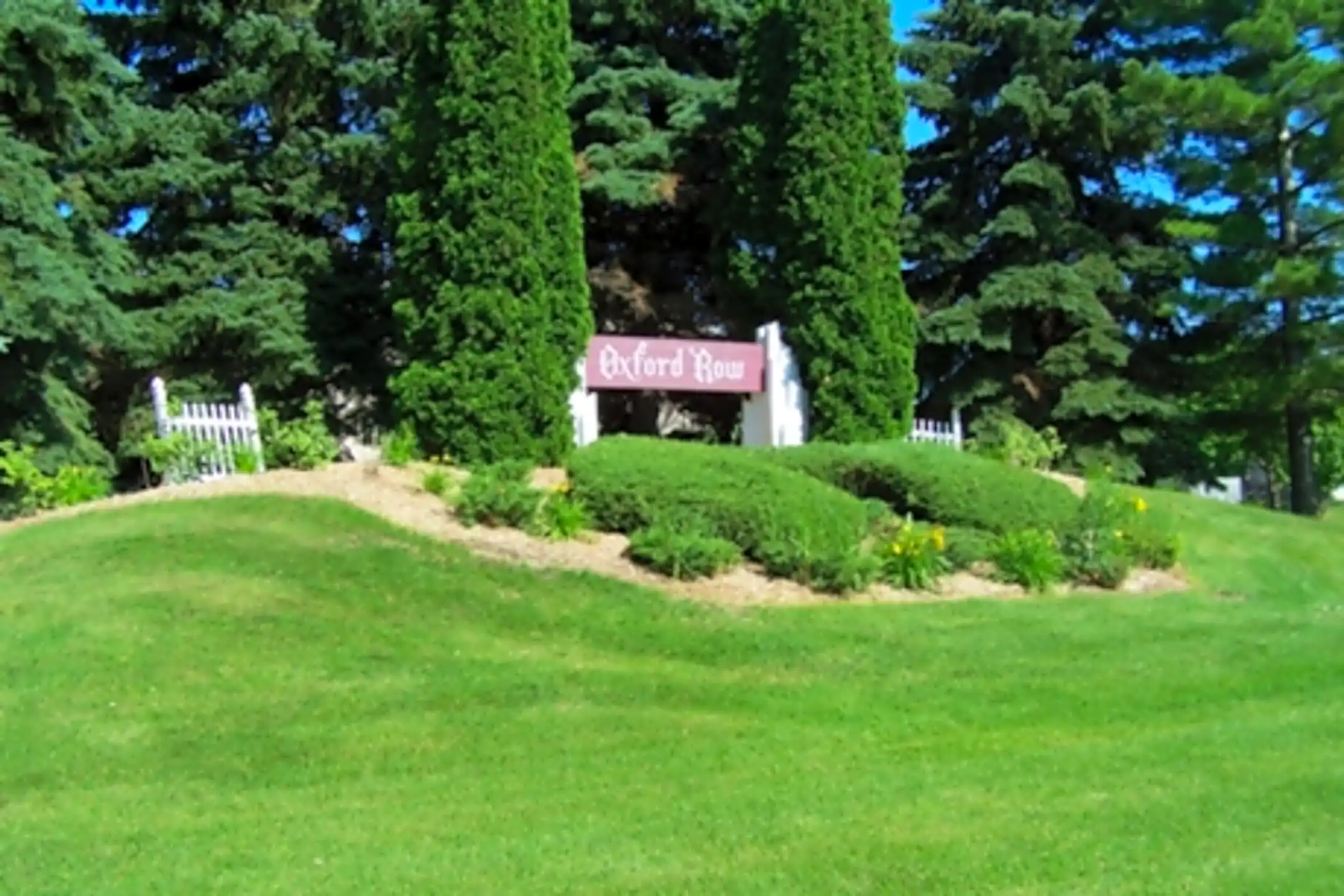 Oxford Row Apartments 1517 Canterbury Trl Mount Pleasant, MI