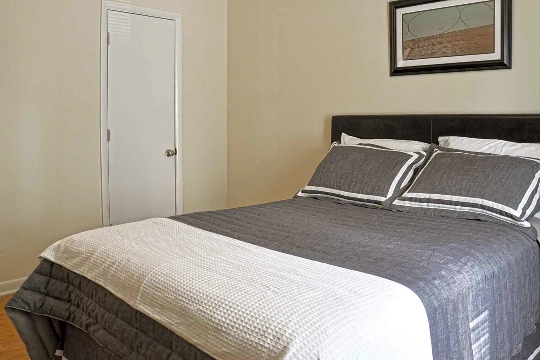 Bedroom - Wendwood Square - Newport News, VA