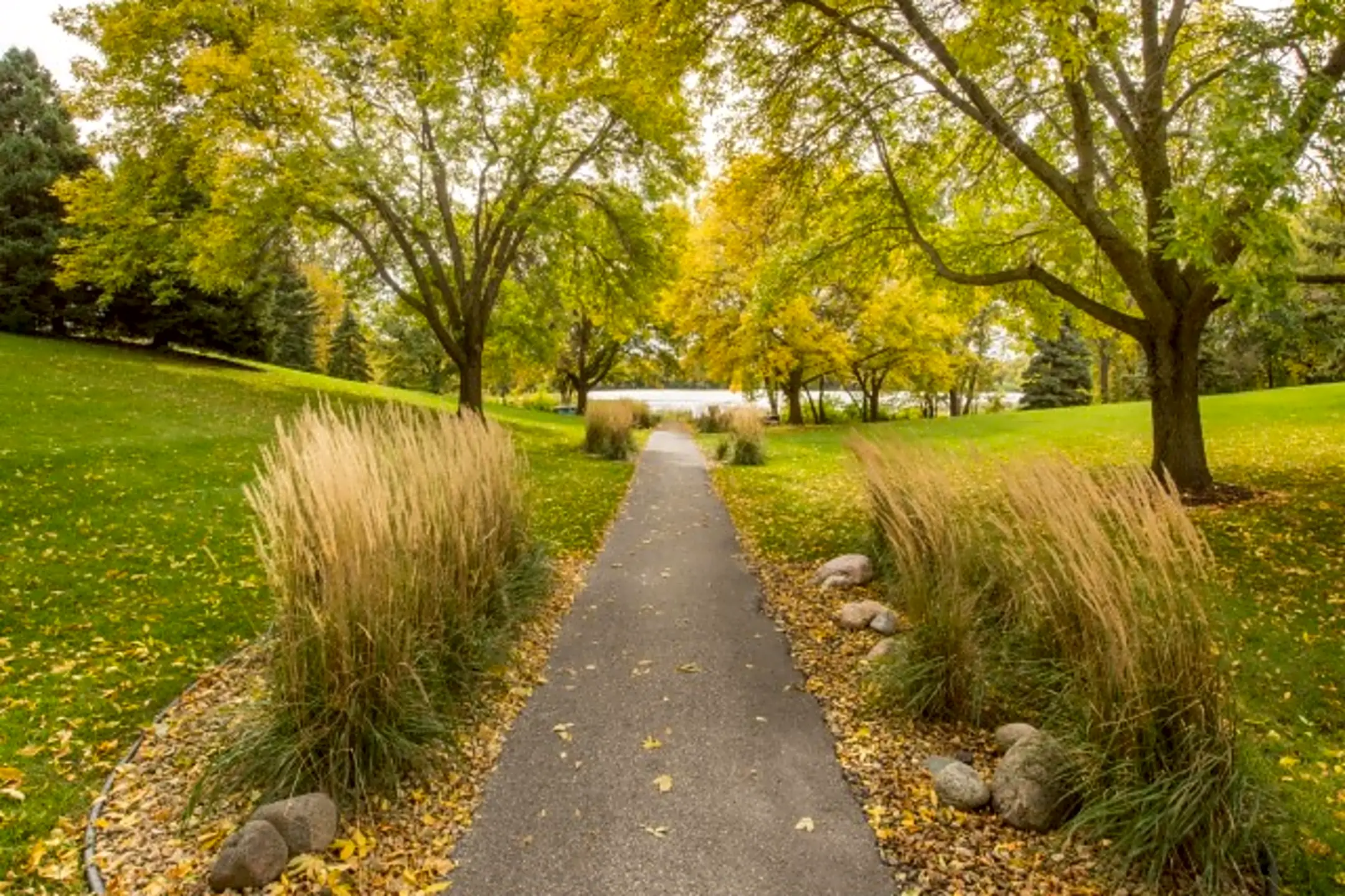 Lemay Lake Apartments 3005 Eagandale Place Eagan, MN Apartments for