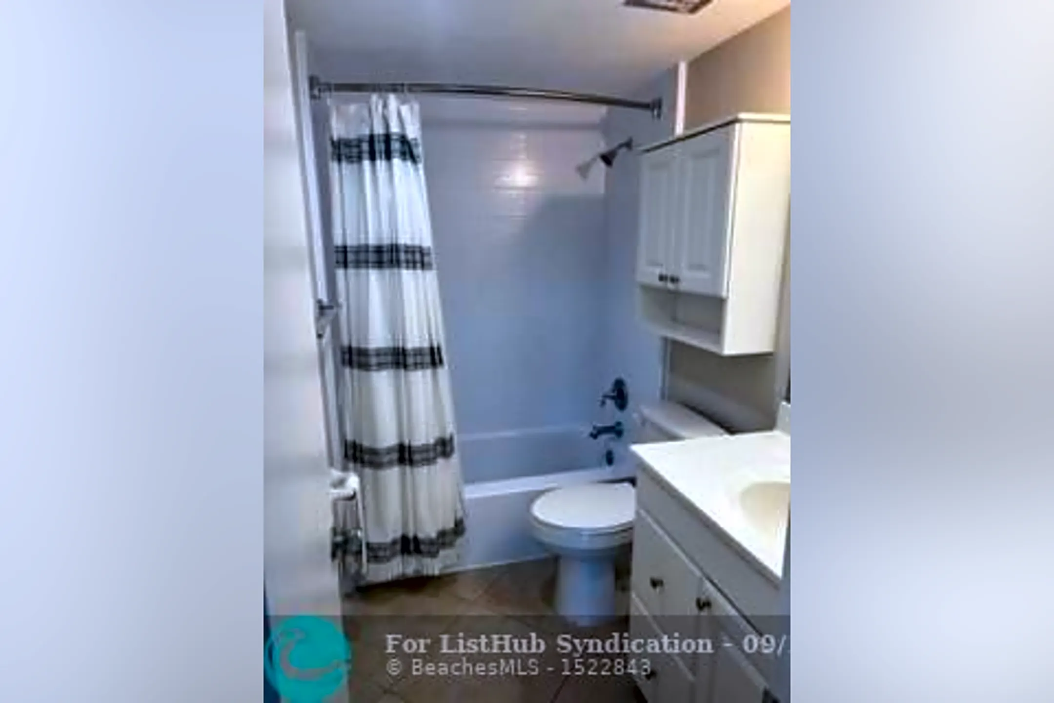 Bathroom - 2900 NE 30th St #2-L - Fort Lauderdale, FL