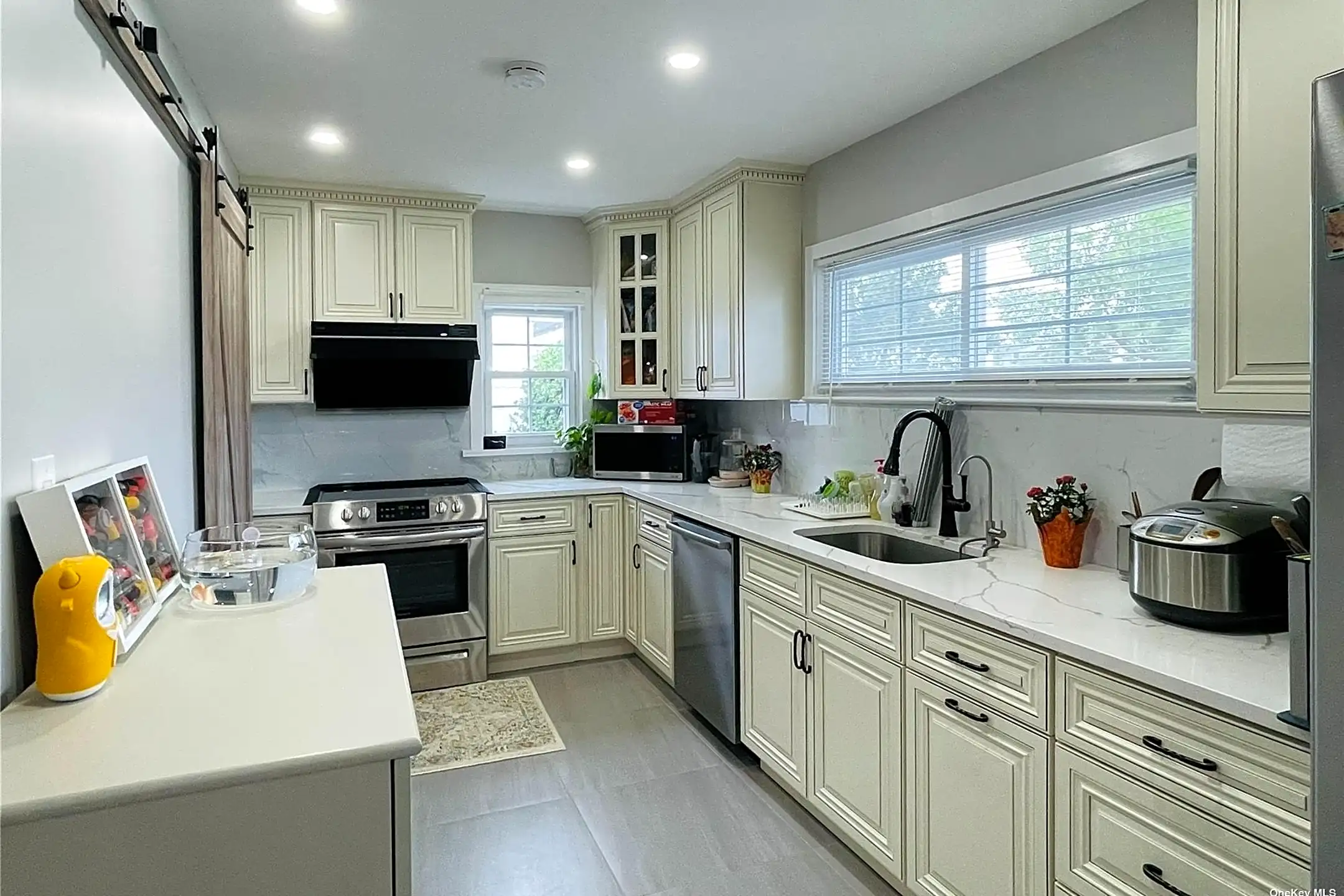 Kitchen - 1666 Meadow Ln - East Meadow, NY