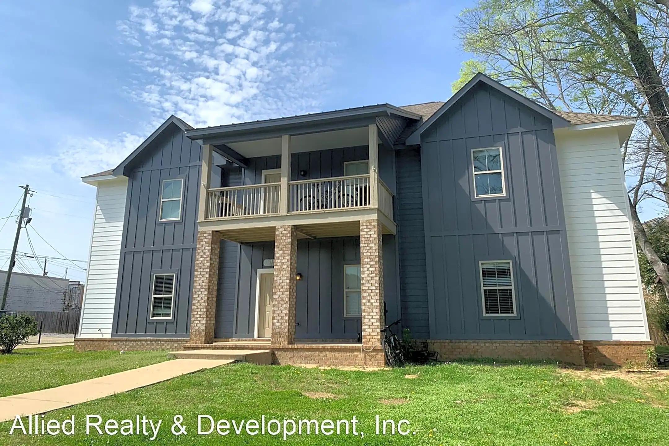 Building - 1420 A-B Cloverdale - Tuscaloosa, AL