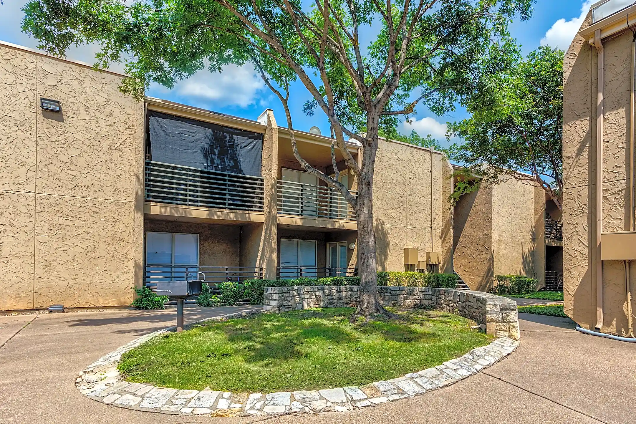 Upper E Pink Adobe 5635 Gaston Ave Dallas, TX Apartments for Rent