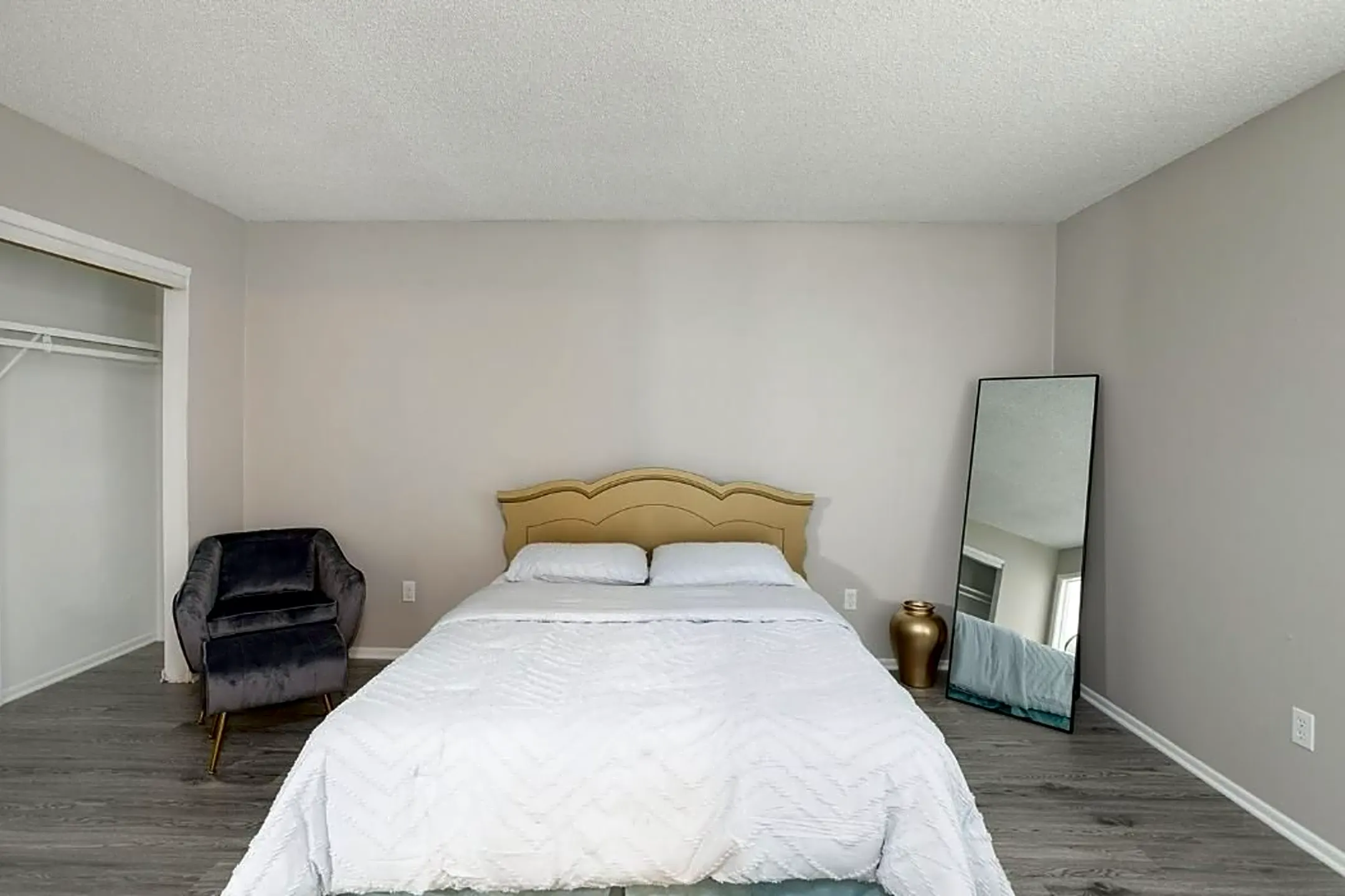 Bedroom - Horizons East - Wichita, KS