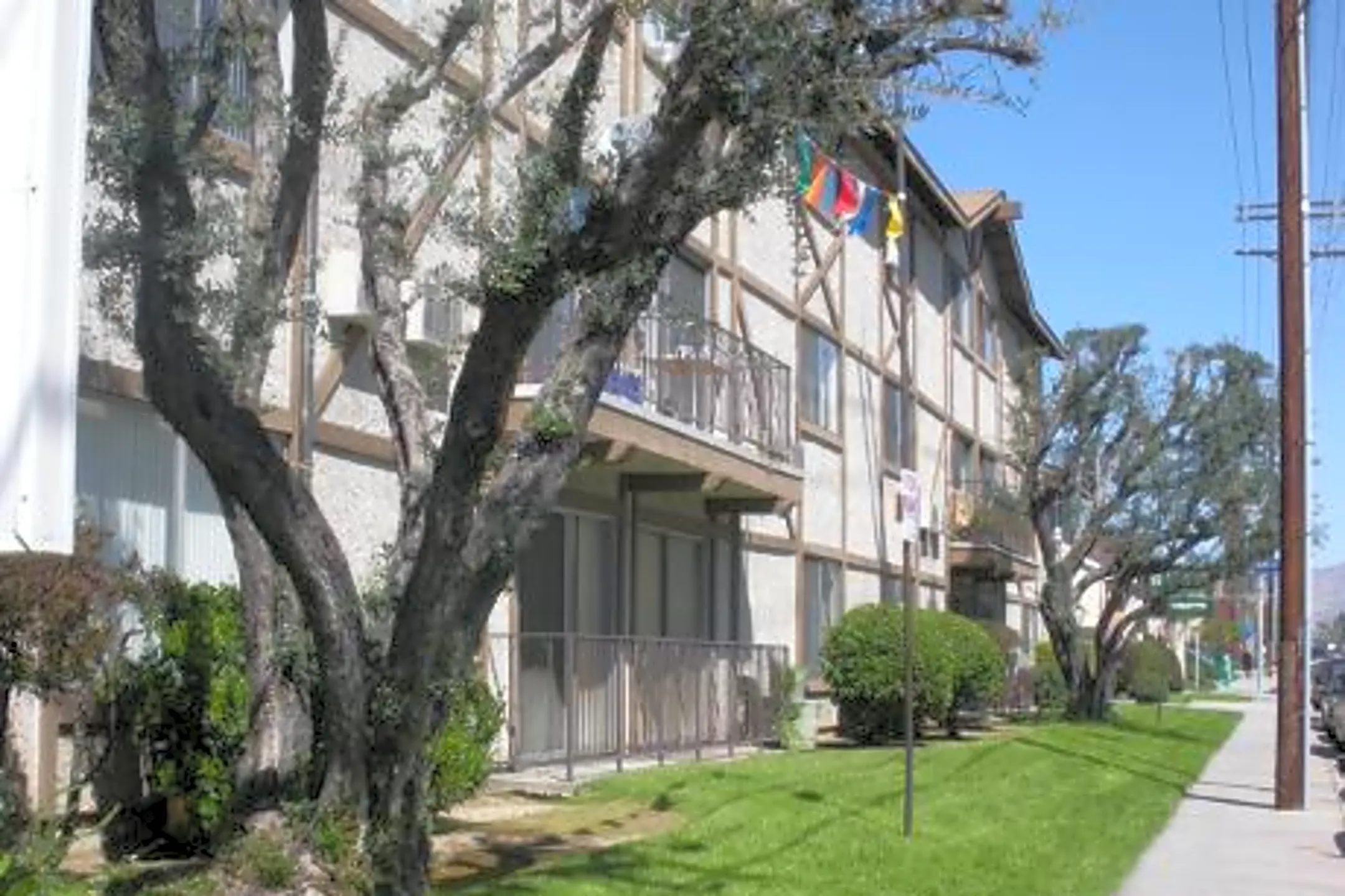 Greencourt Apartments 7425 Sepulveda Blvd Van Nuys, CA Apartments