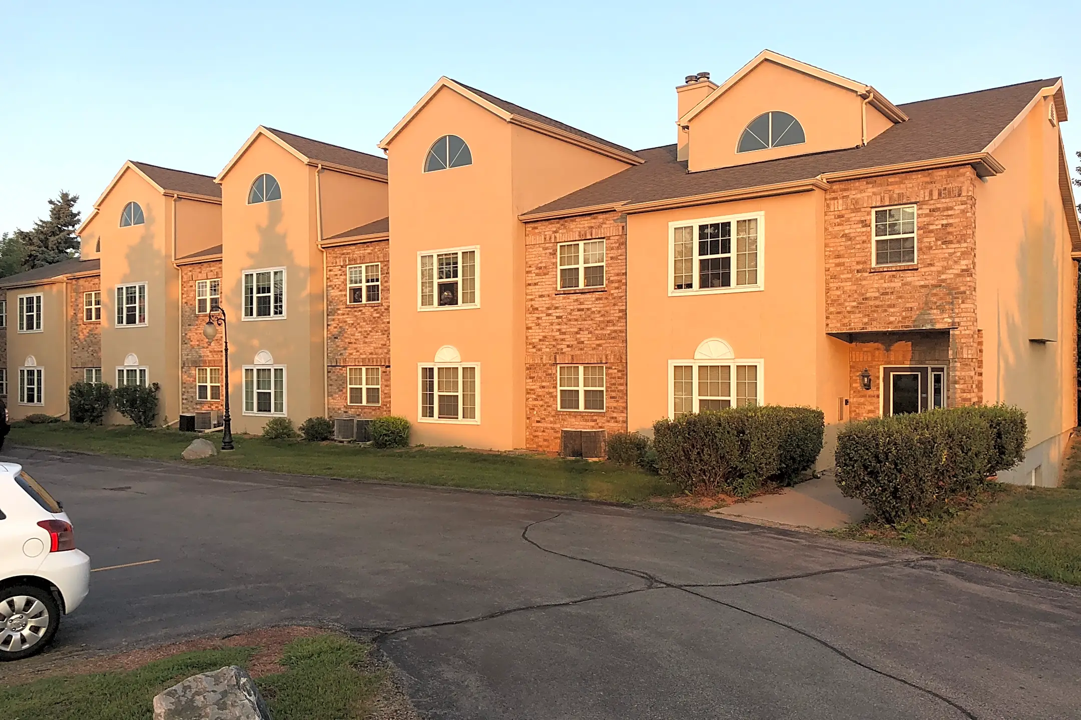 Creek Side Place Apartments 290 S Kools St Appleton, WI for Rent