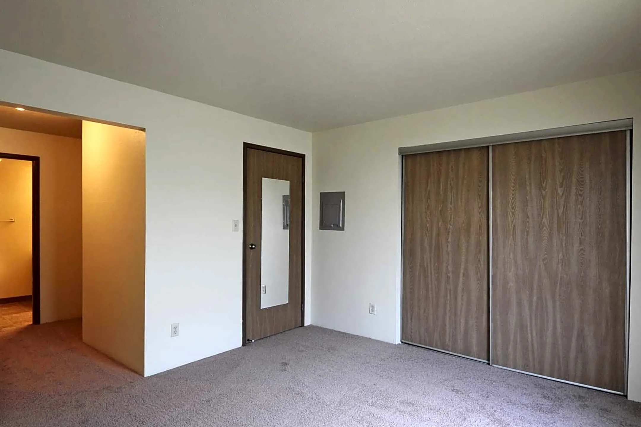 Bedroom - Heritage Village Apartments - Greenfield, WI - Milwaukee, WI