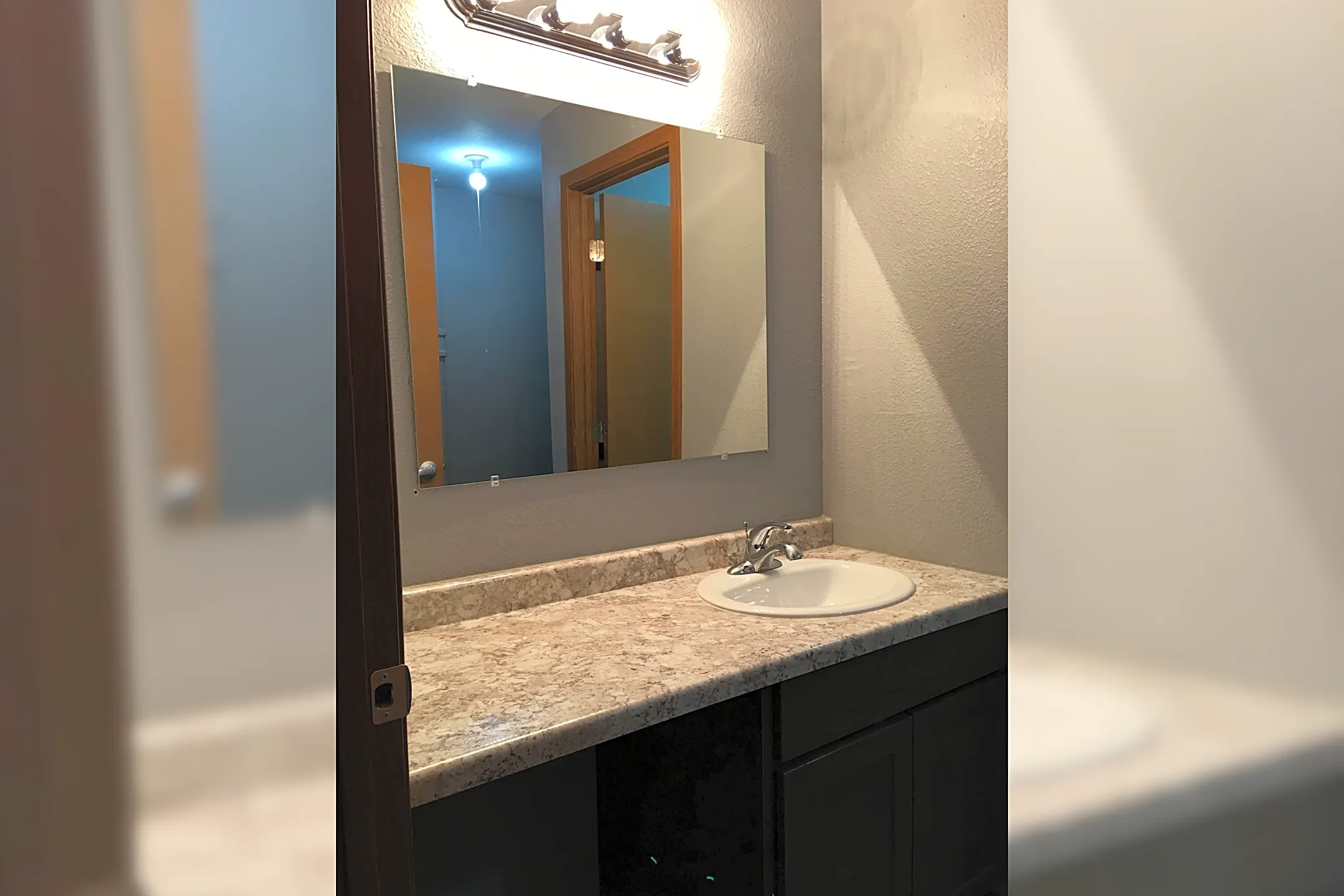 Point Lake Properties 1337 24th St NW Willmar, MN Apartments for