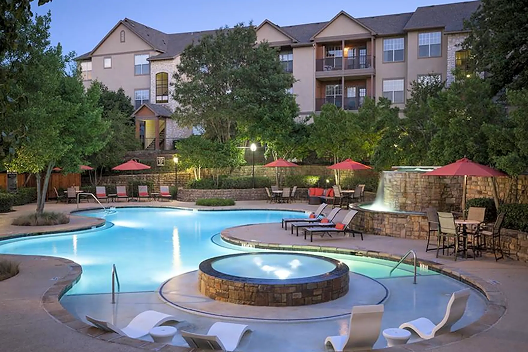 Harlowe Luxury Living 2525 Texas 360 Euless, TX Apartments for Rent