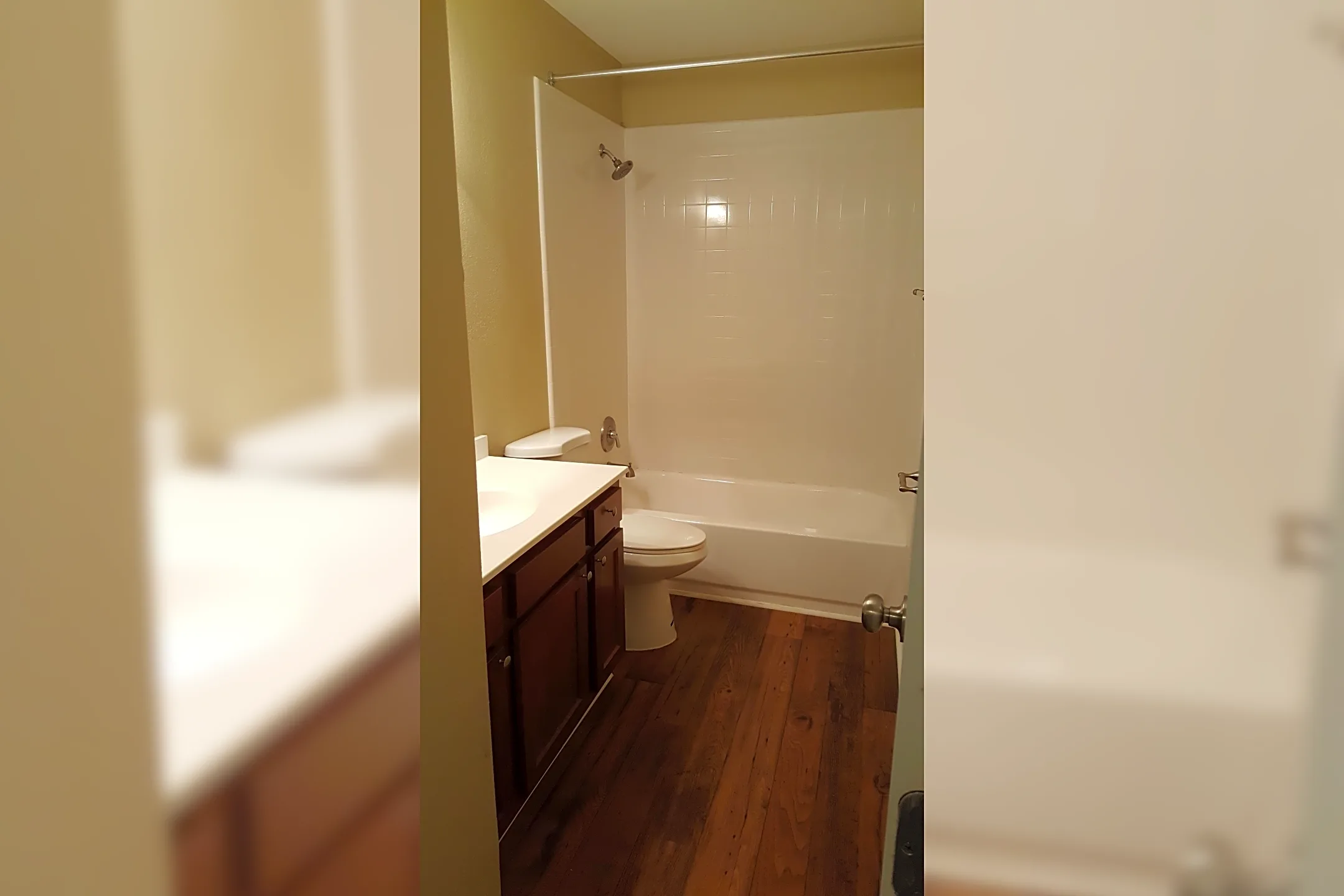 Bathroom - Foxwood Apartment Townhomes - Warner Robins, GA