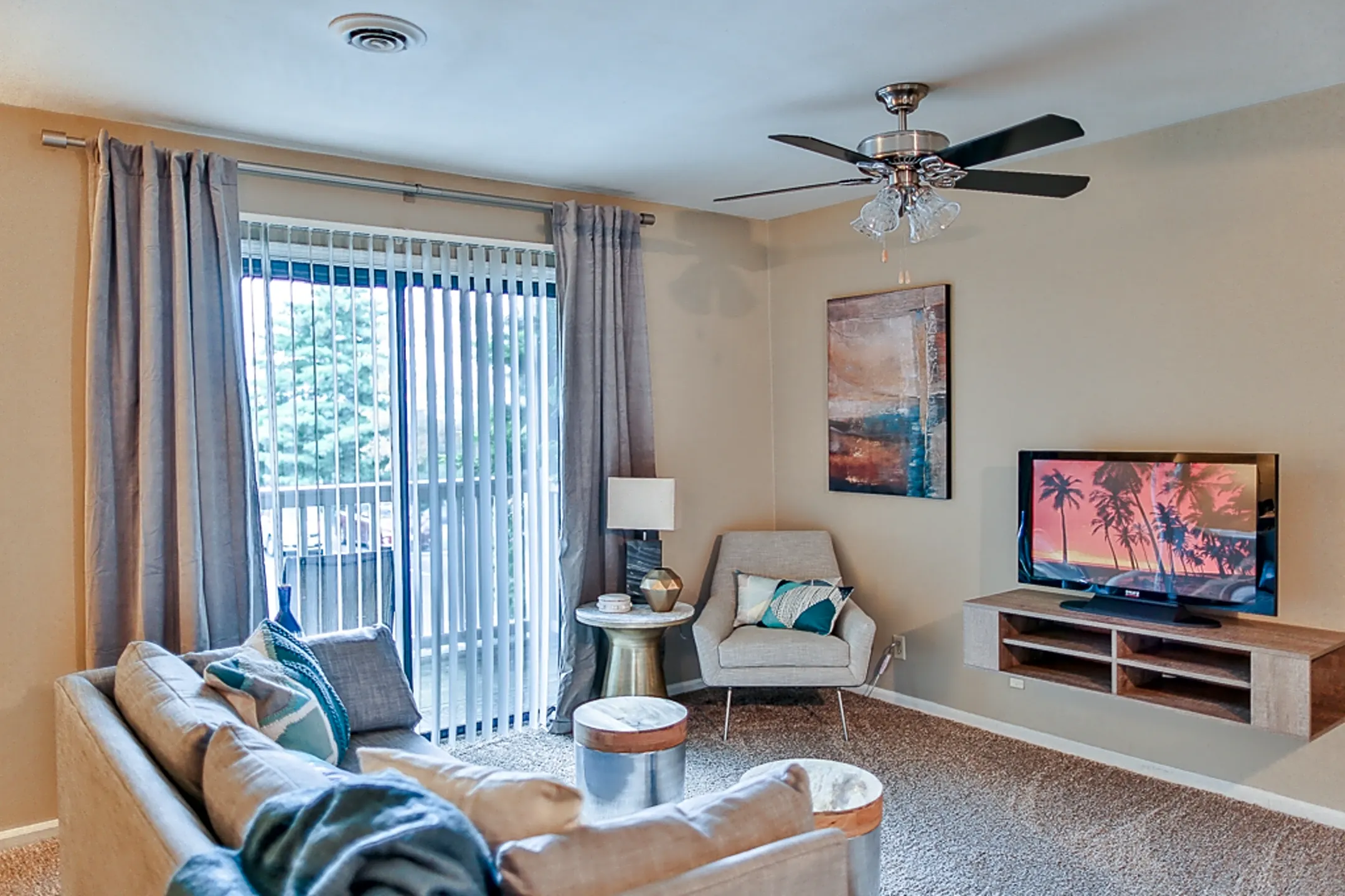 Living Room - Cedar Point Apartments - Roanoke, VA
