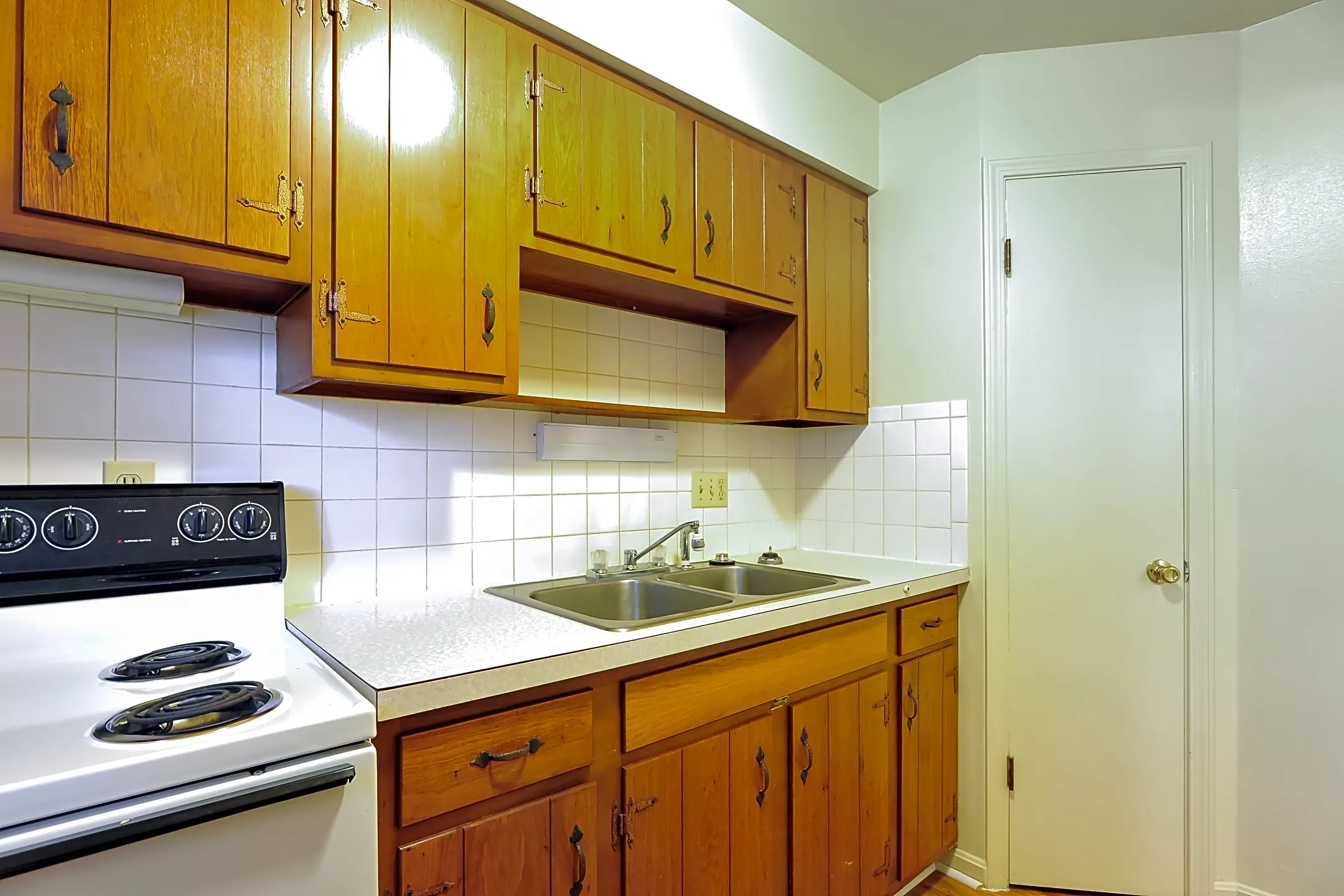 Kitchen - Apartment Village - Evansville, IN