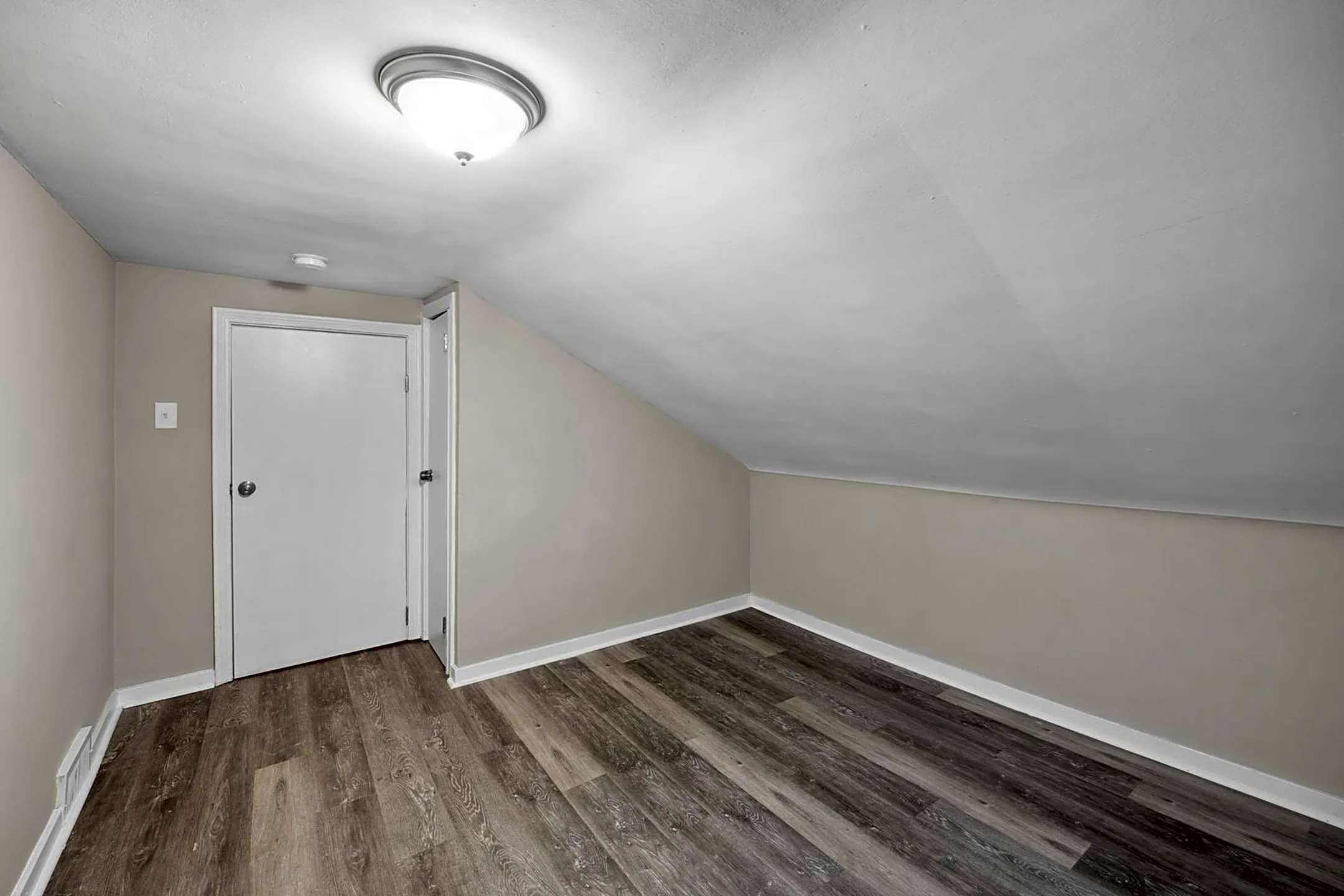 2001 Grandview Ave 2001 Grandview Ave unit 2nd McKeesport, PA