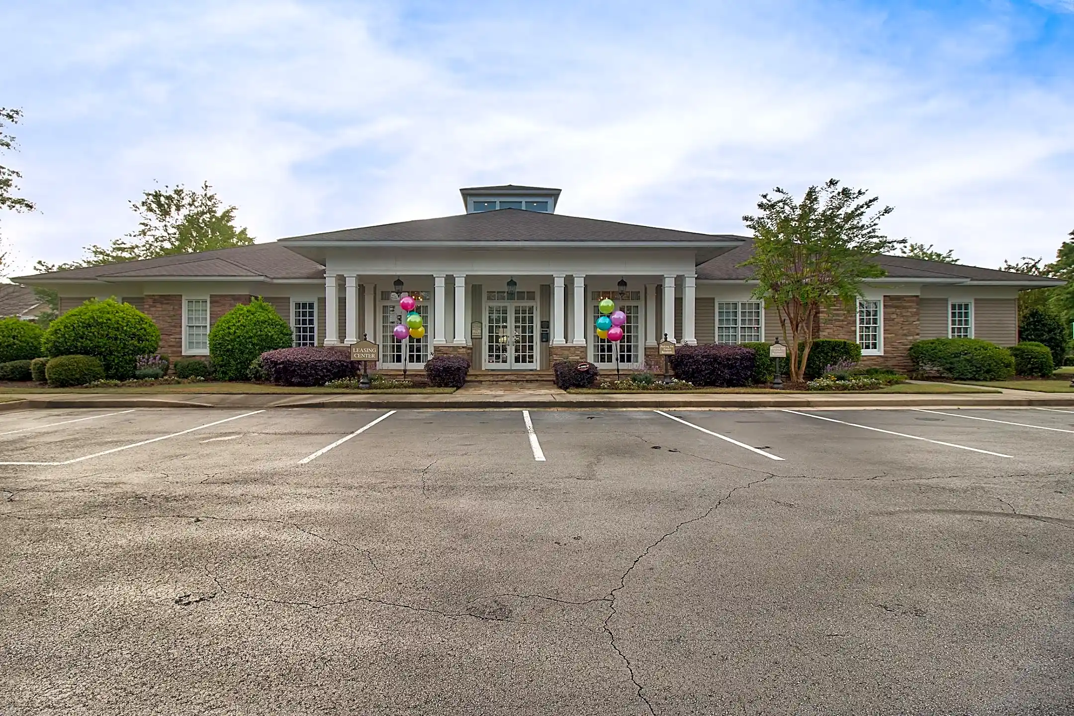 Adrian On Riverside 5243 Riverside Dr Macon, GA Apartments for Rent