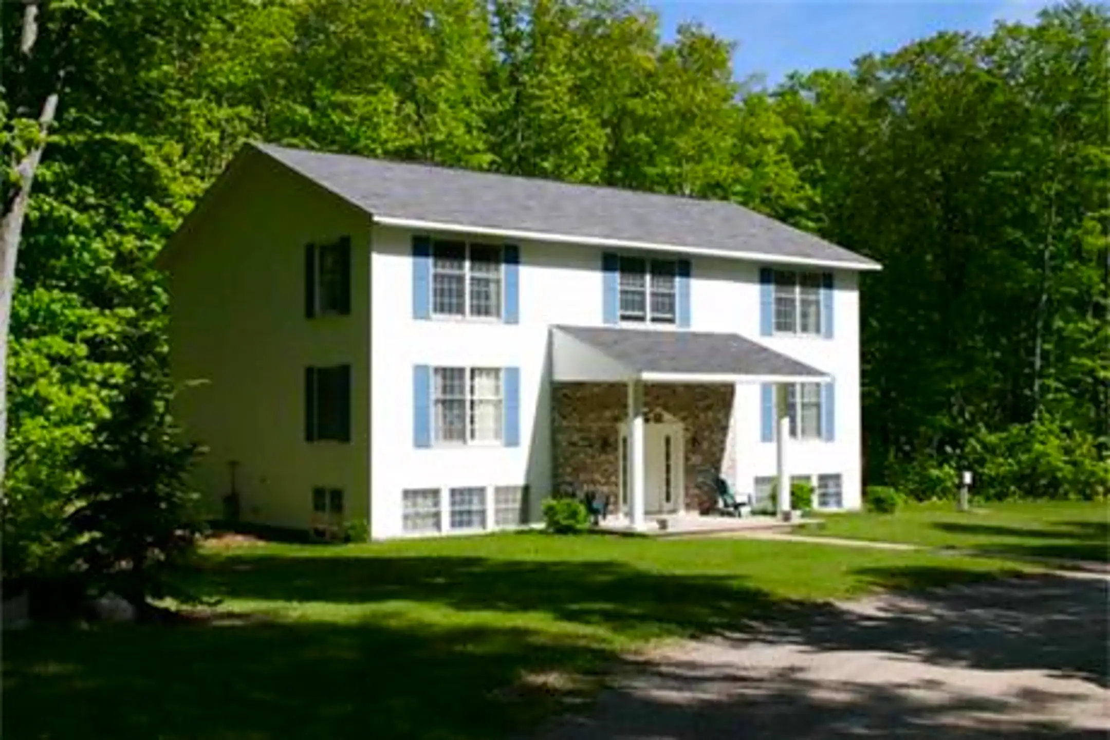 Foxfield Apartments 7335 N Conway Rd Alanson, MI Apartments for