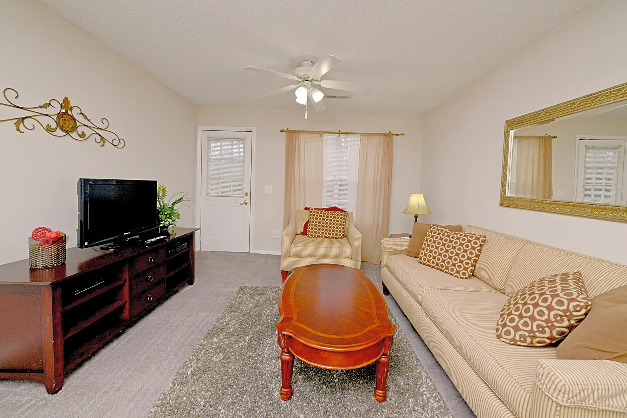Living Room - Meridian Park Apartments - Greenville, NC