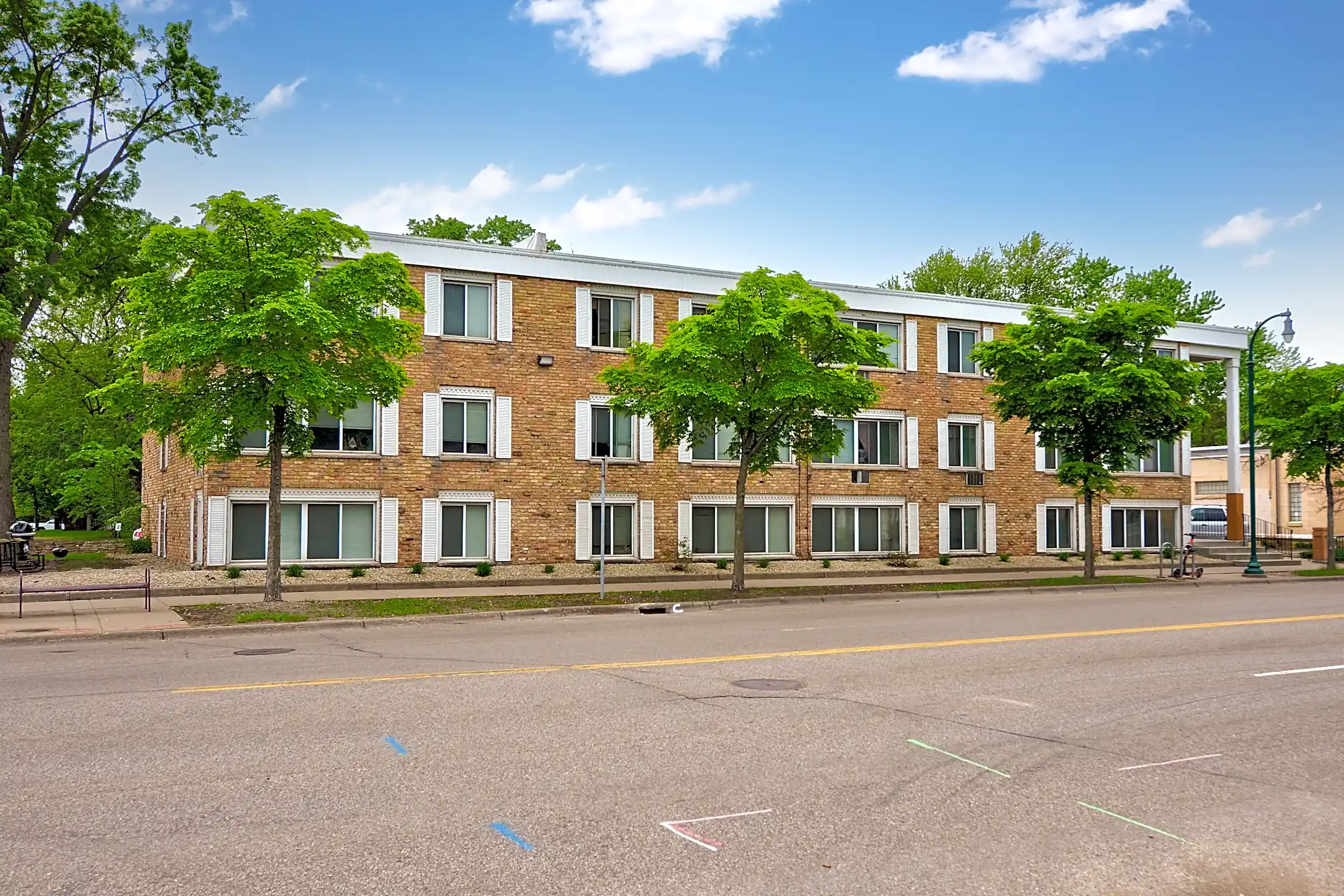 Building - Lake Street Manor - Minneapolis, MN