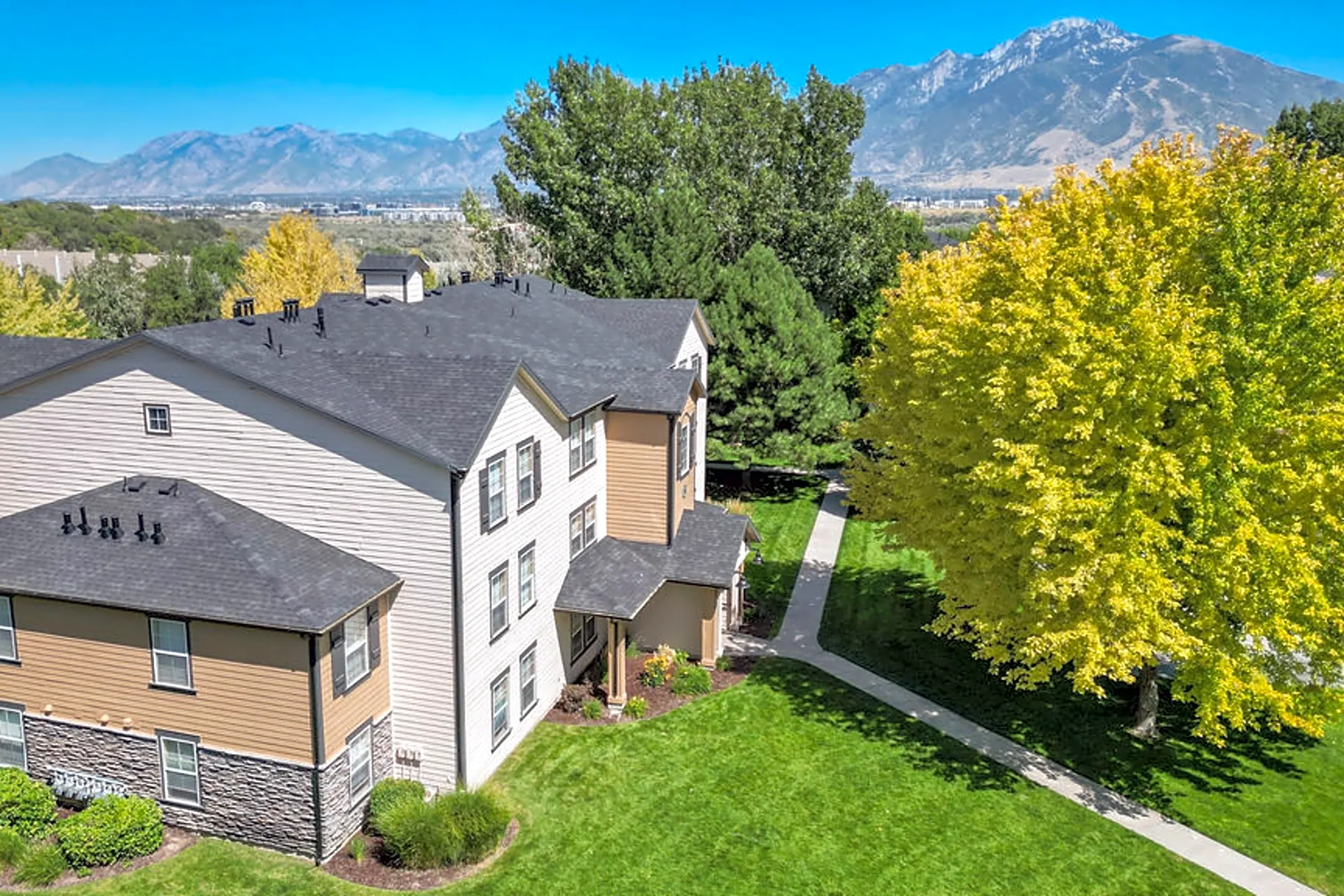 The Bluffs Apartments - Bluffdale, UT 84065