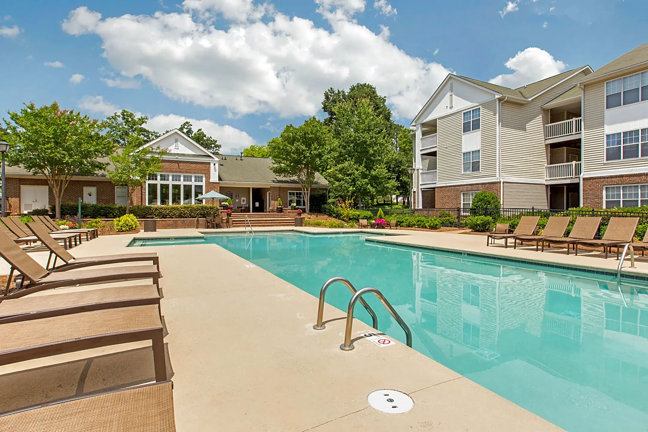 The Grayson Apartment Homes - 6001 Bennettsville Ln | Charlotte, NC ...