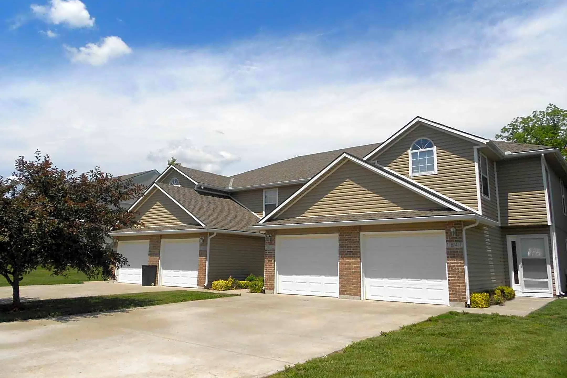 Timbercreek East Townhomes - 1850 SE Timbercreek Ct | Blue Springs, MO ...