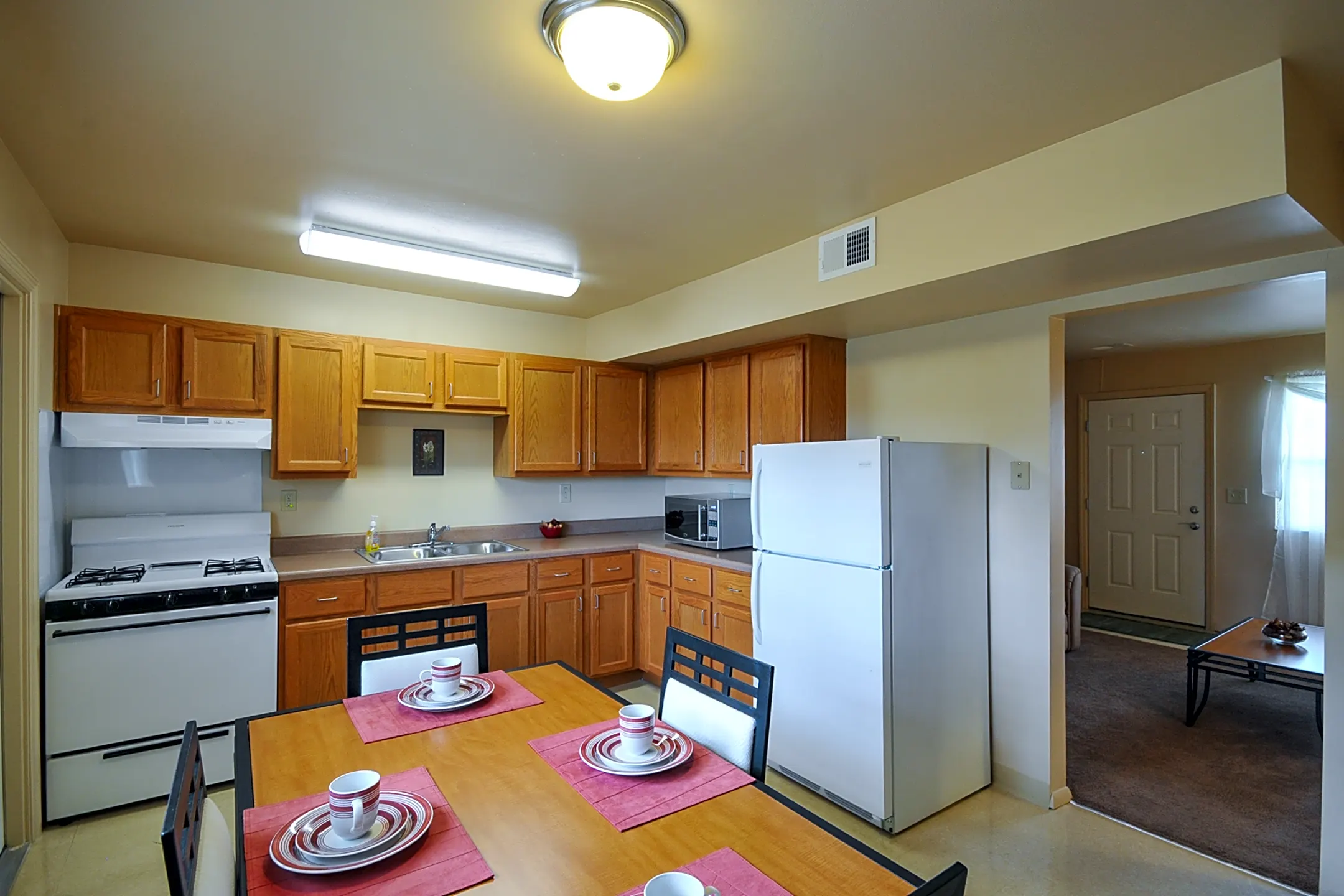 Kitchen - The Villages at Roll Hill - Cincinnati, OH
