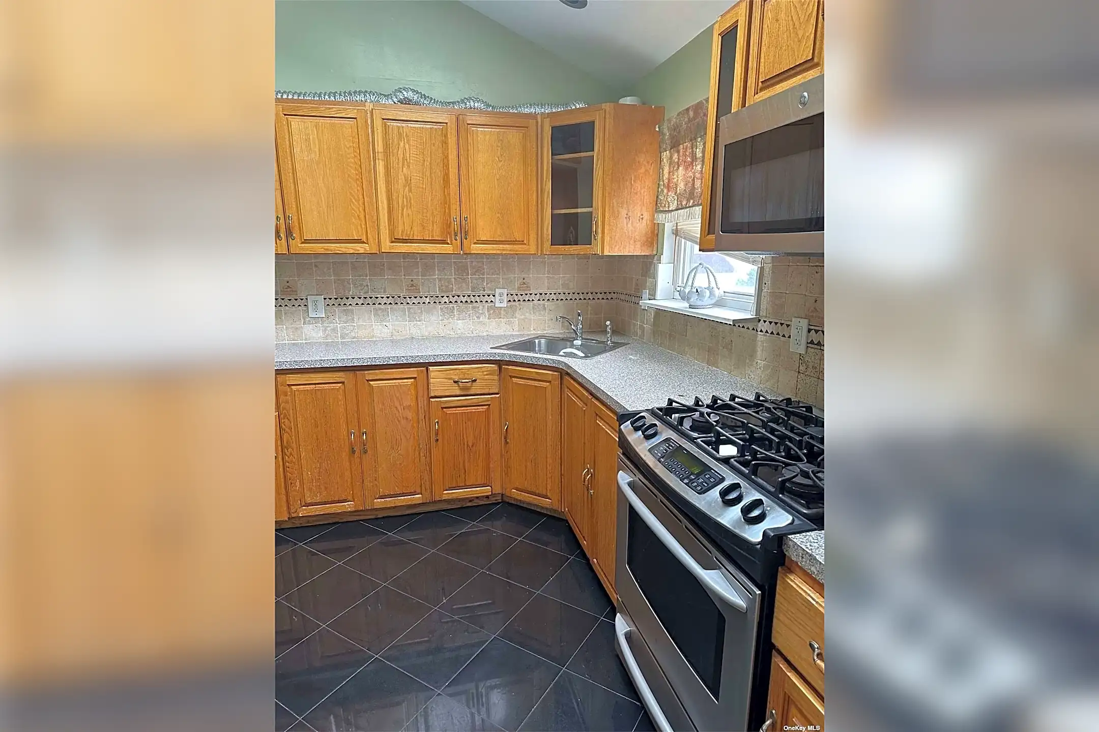 Kitchen - 646 Terrell Pl - Uniondale, NY