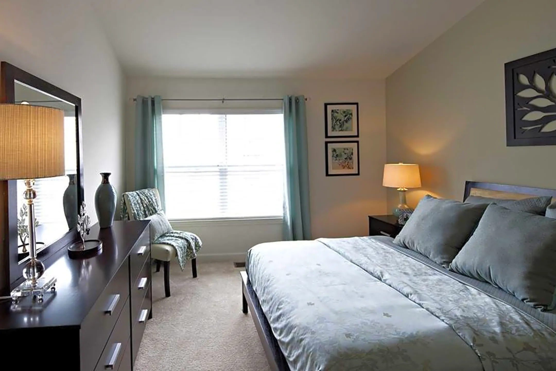 Bedroom - White Oaks At Wilton - Wilton, CT