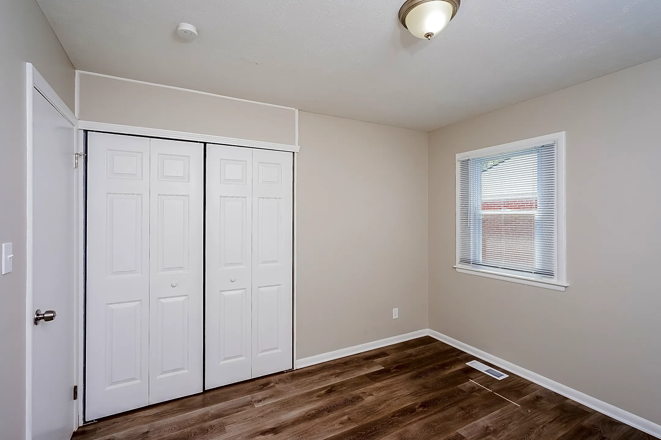3534 Lisbon Ln - Louisville, KY