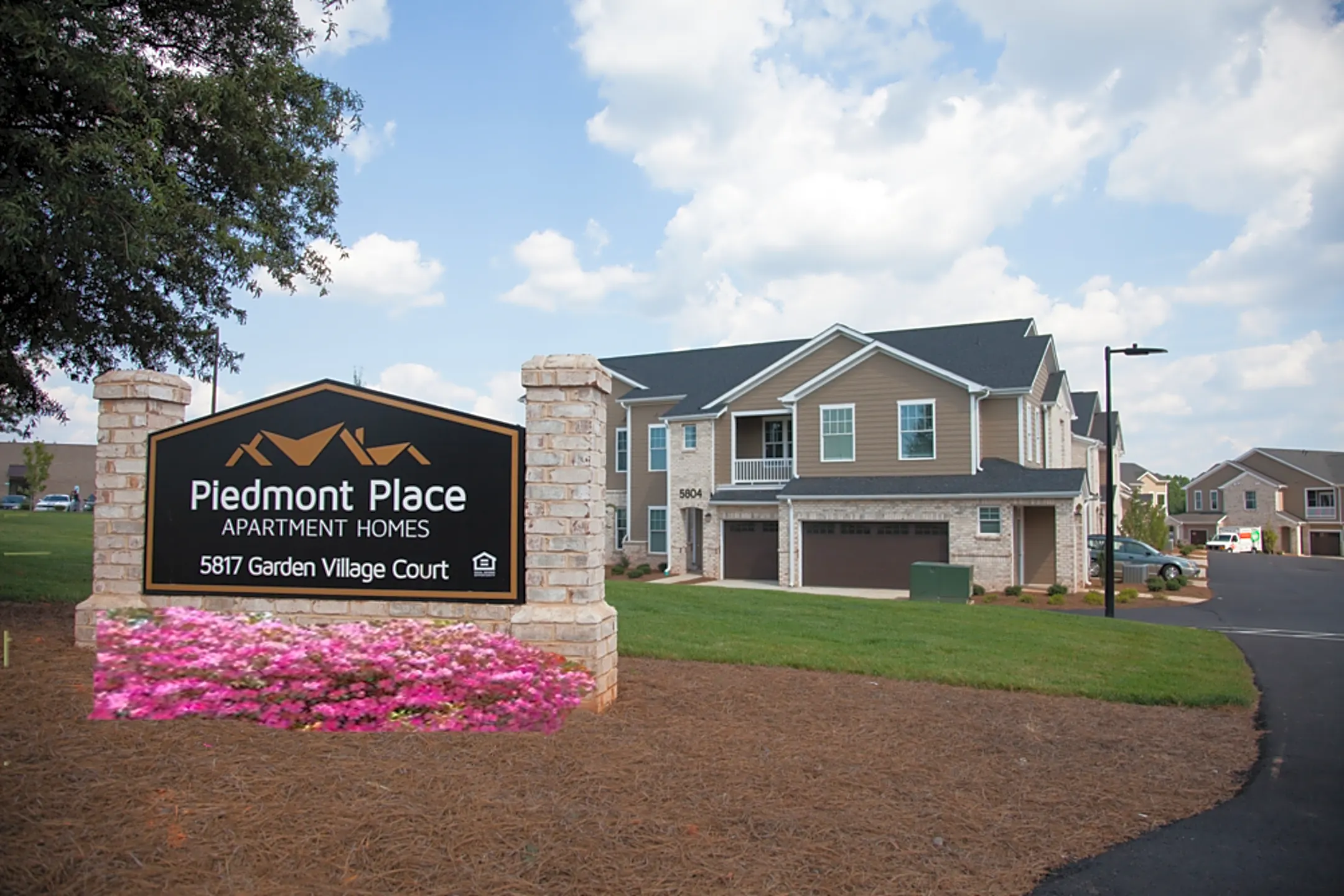 Piedmont Place Apartments Greensboro, NC 27410