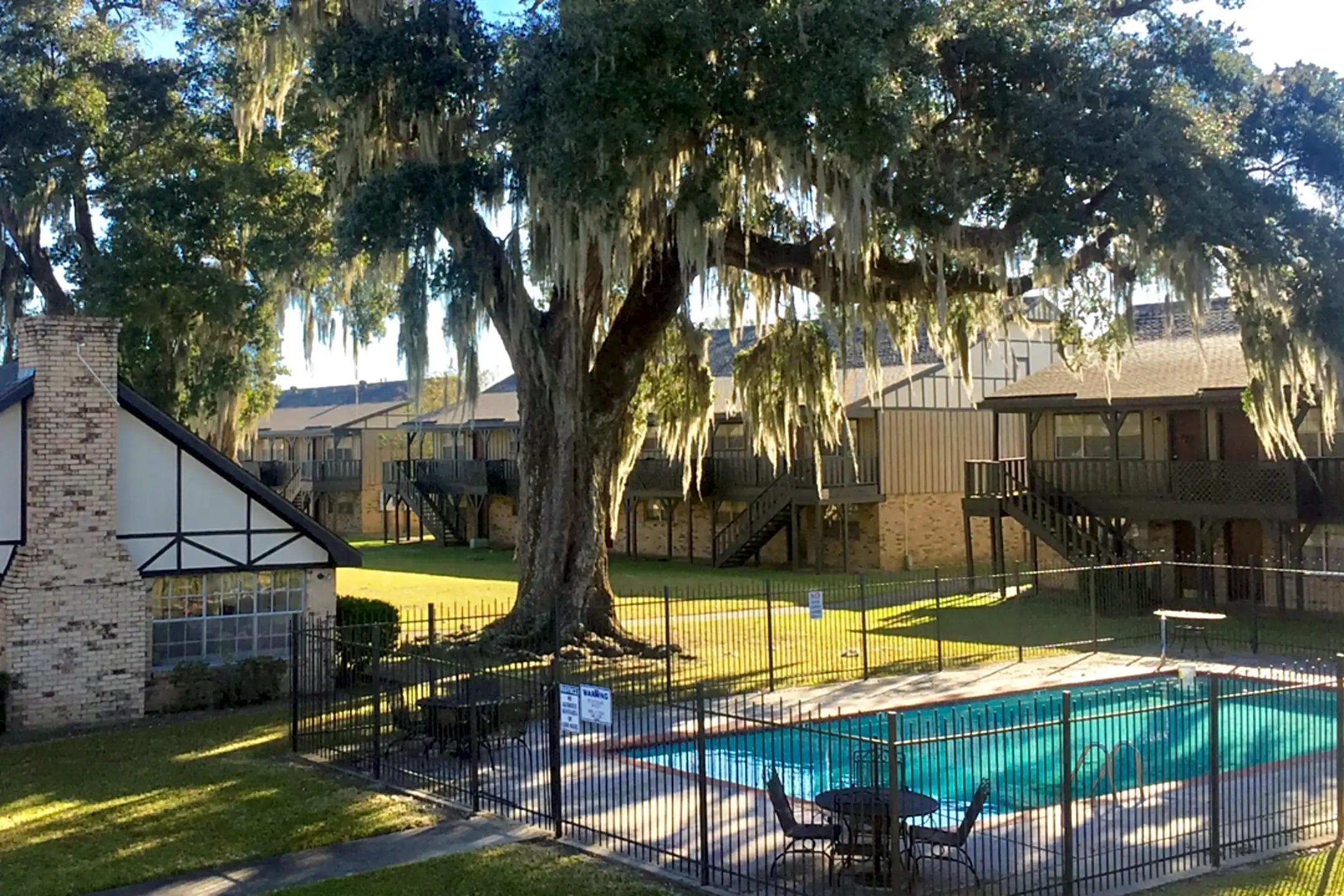 Canterbury House Apartments 5467 W Park Ave Houma, LA Apartments