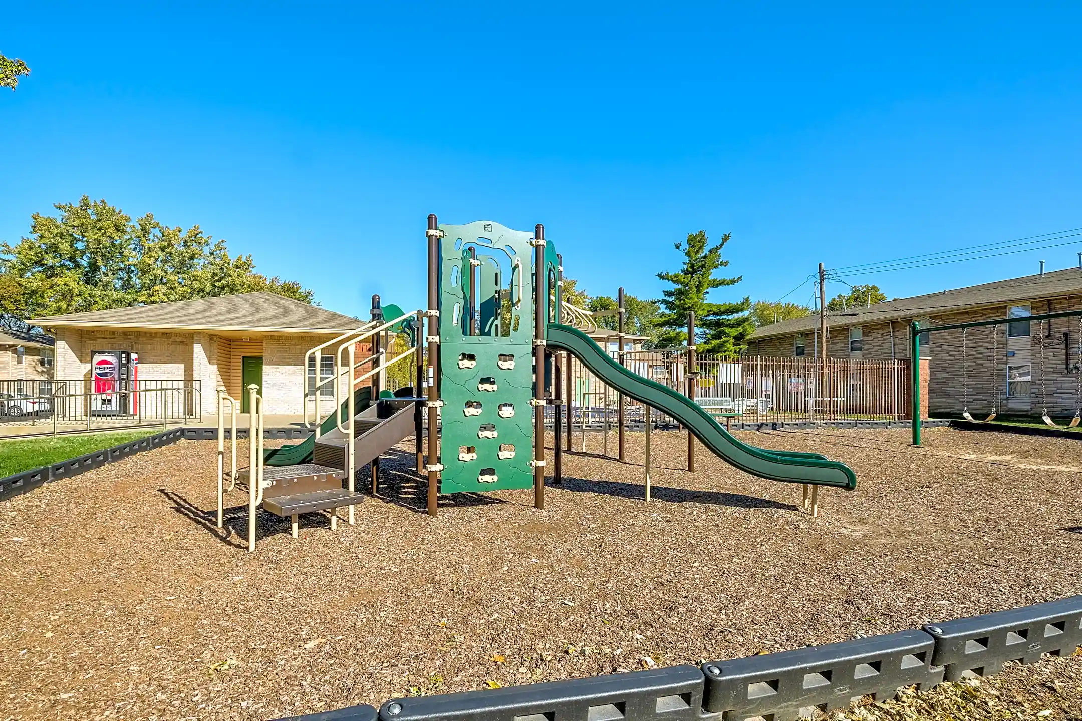 Pine Glen Apartments Indianapolis, IN 46227