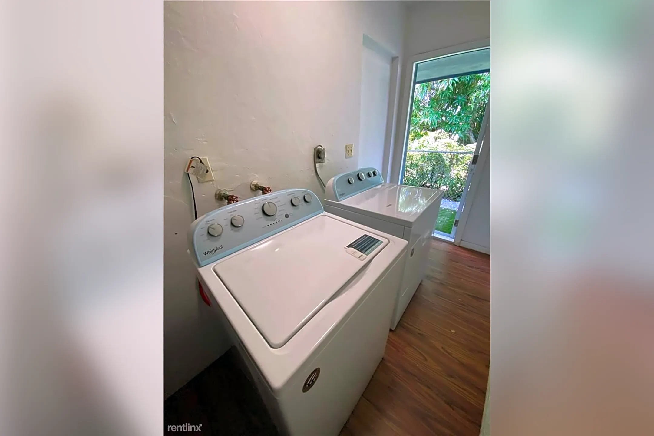 Bathroom - 2525 NE 191st St - Miami, FL