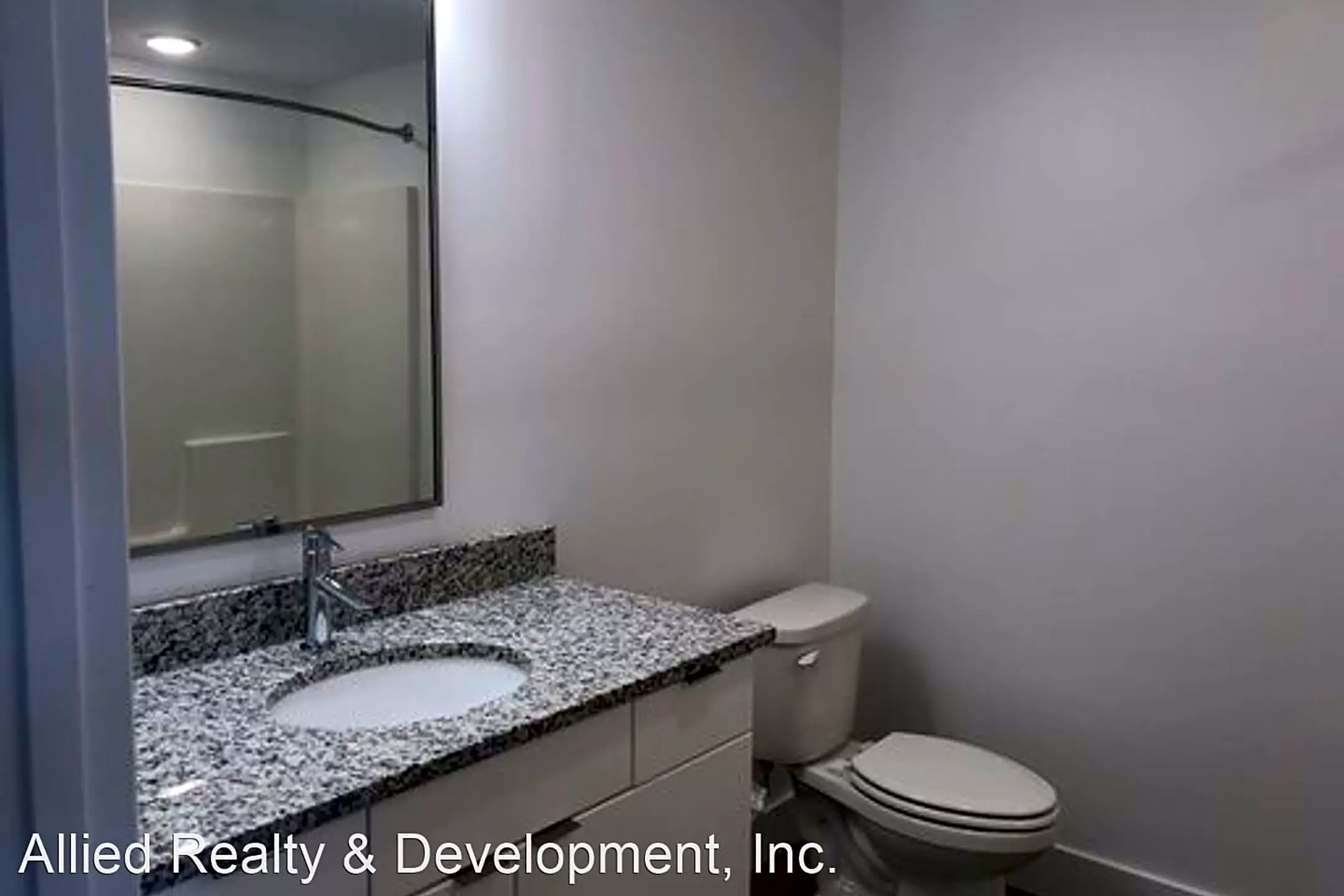 Bathroom - 936 21st Avenue East - Tuscaloosa, AL