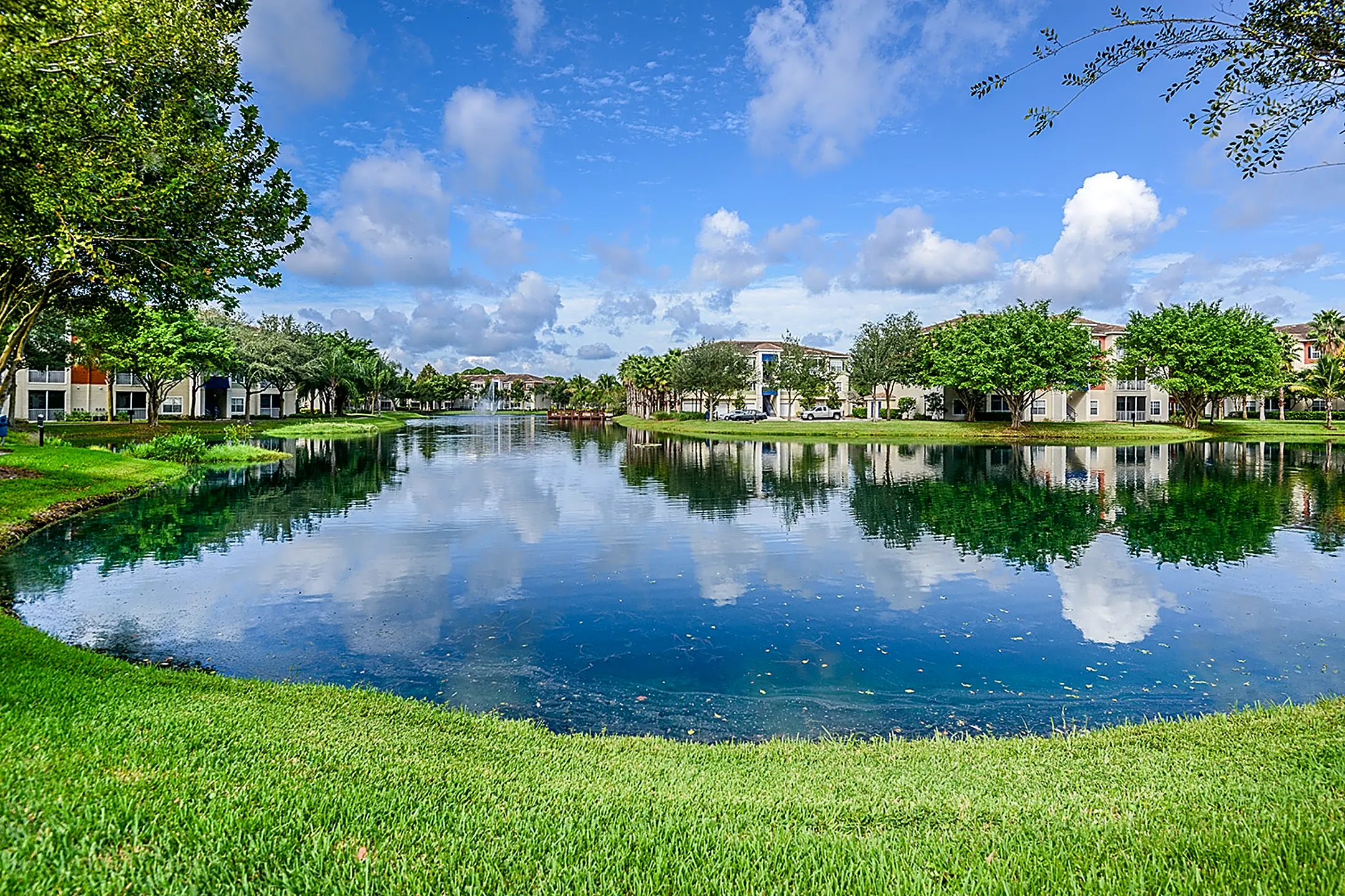 yacht club at heritage harbour apartments