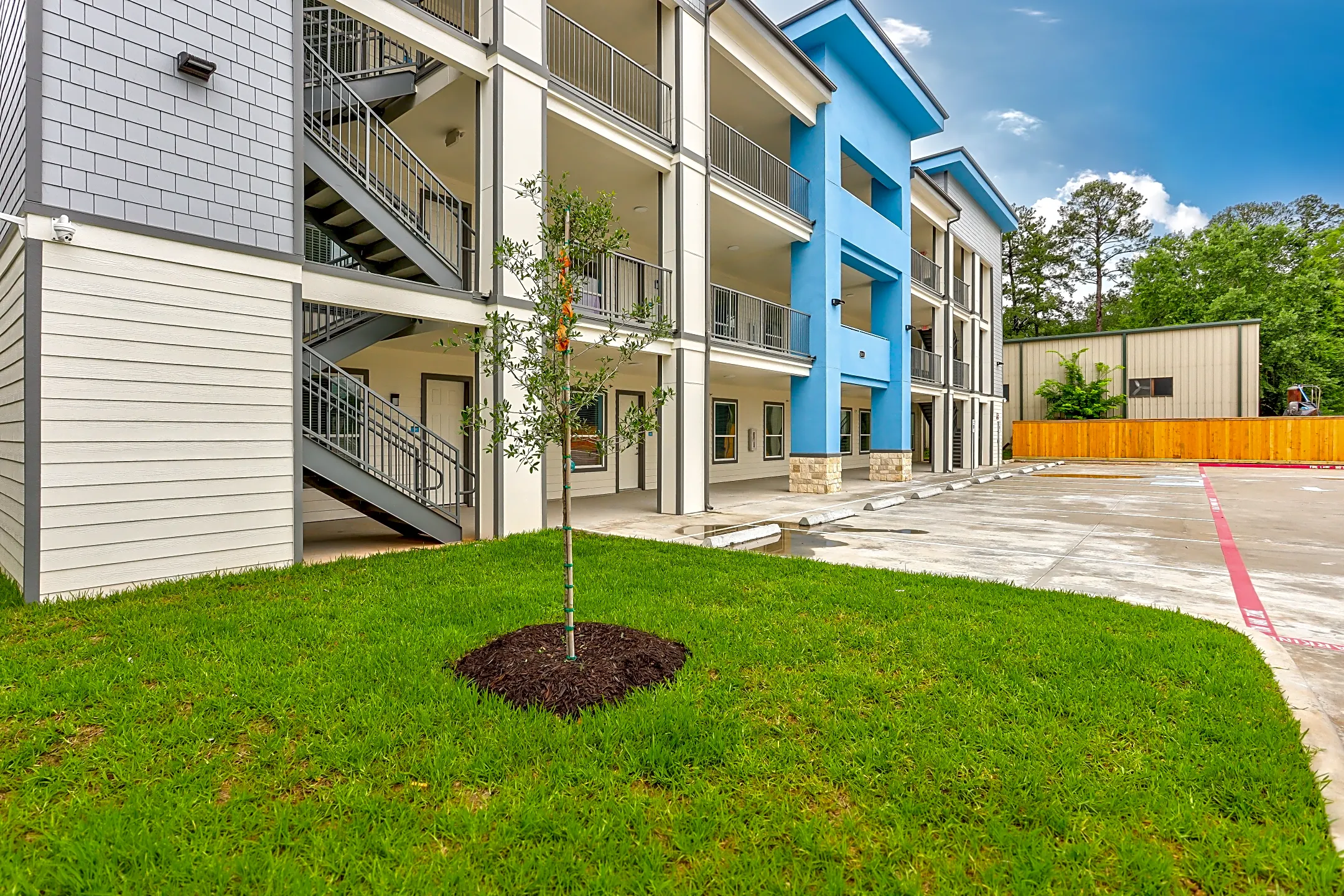 Building - Azul Apartments - The Woodlands - Spring, TX