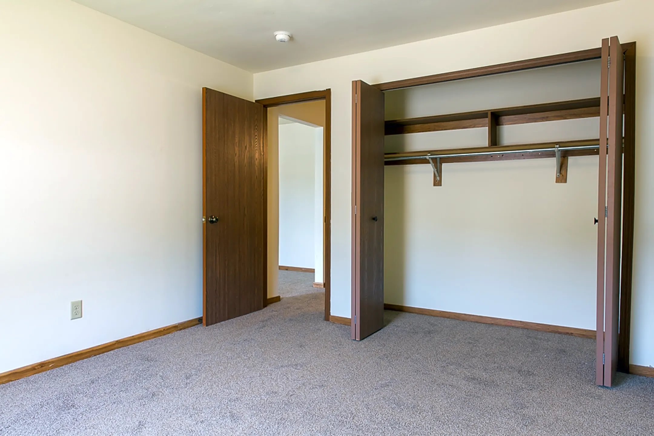 Bedroom - Woodfield Apartments - Grand Rapids, MI