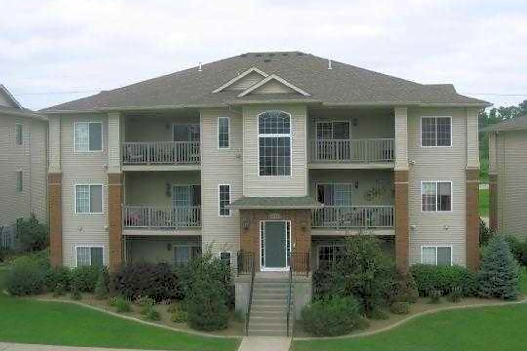 Riverbend Apartments 3407 Steamboat Way Muscatine, IA Apartments