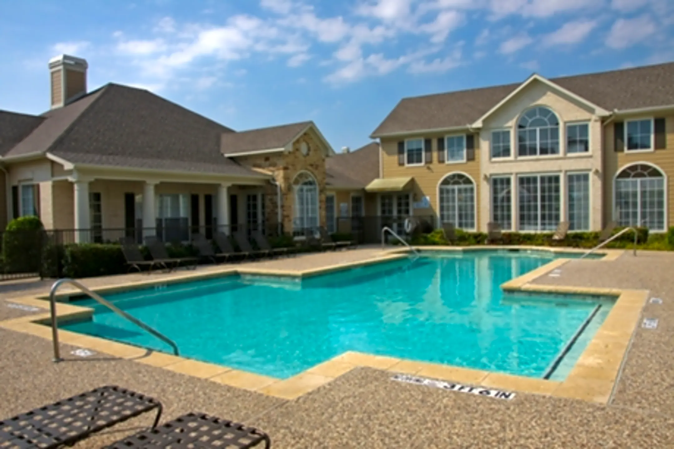 Silverton Village Apartments and Townhomes 3700 Fm 85 Ennis, TX