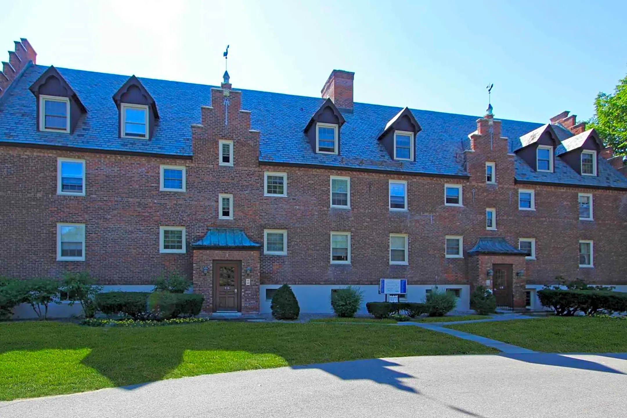 Dutch Village Apartments Albany