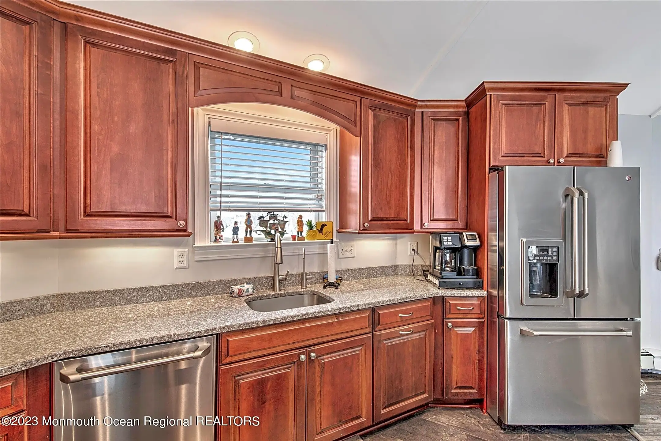 Kitchen - 424 E Longport Ave #WINTER - Ocean Gate, NJ