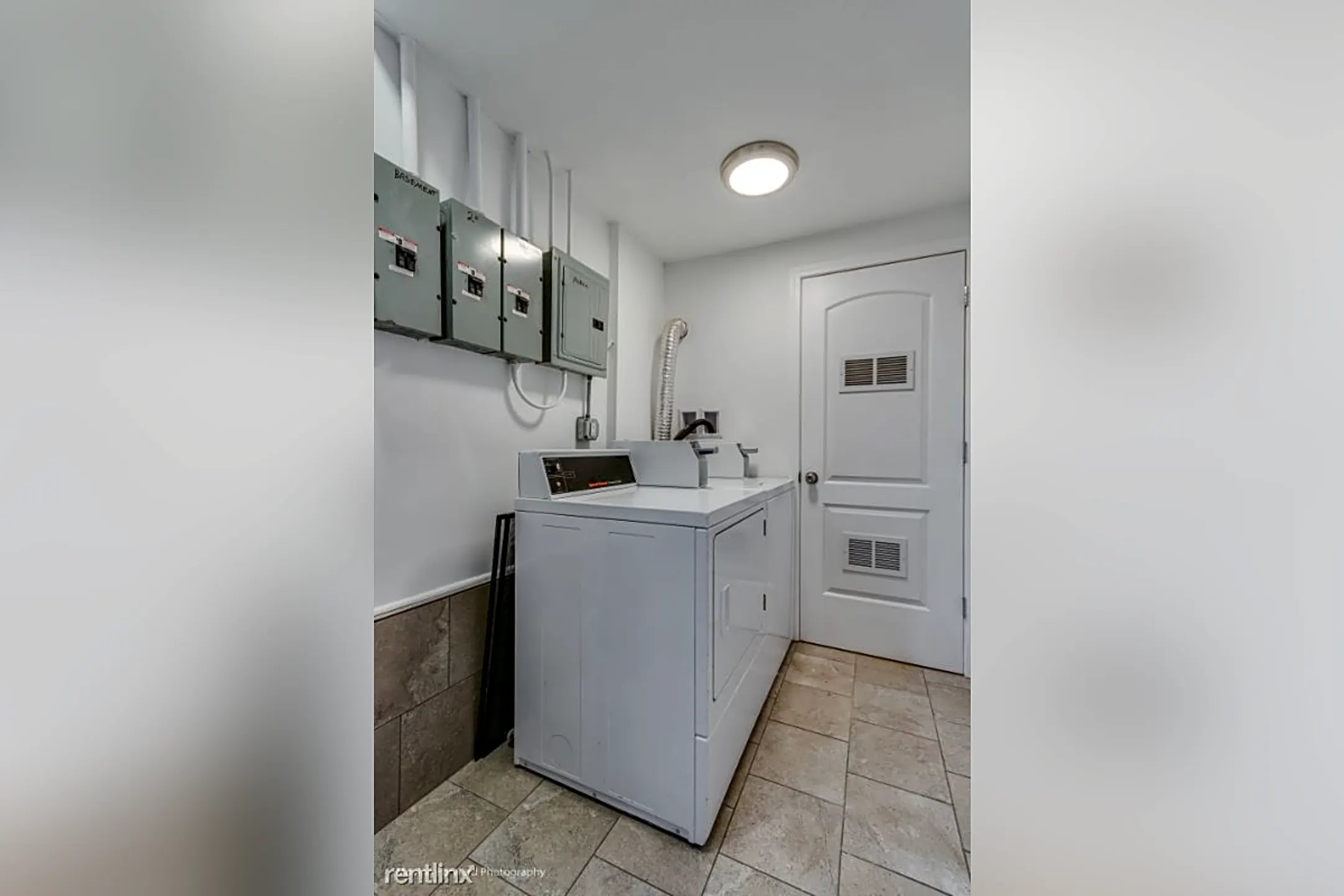 8256 S Mackinaw Ave Chicago, IL Apartments for Rent Rent.