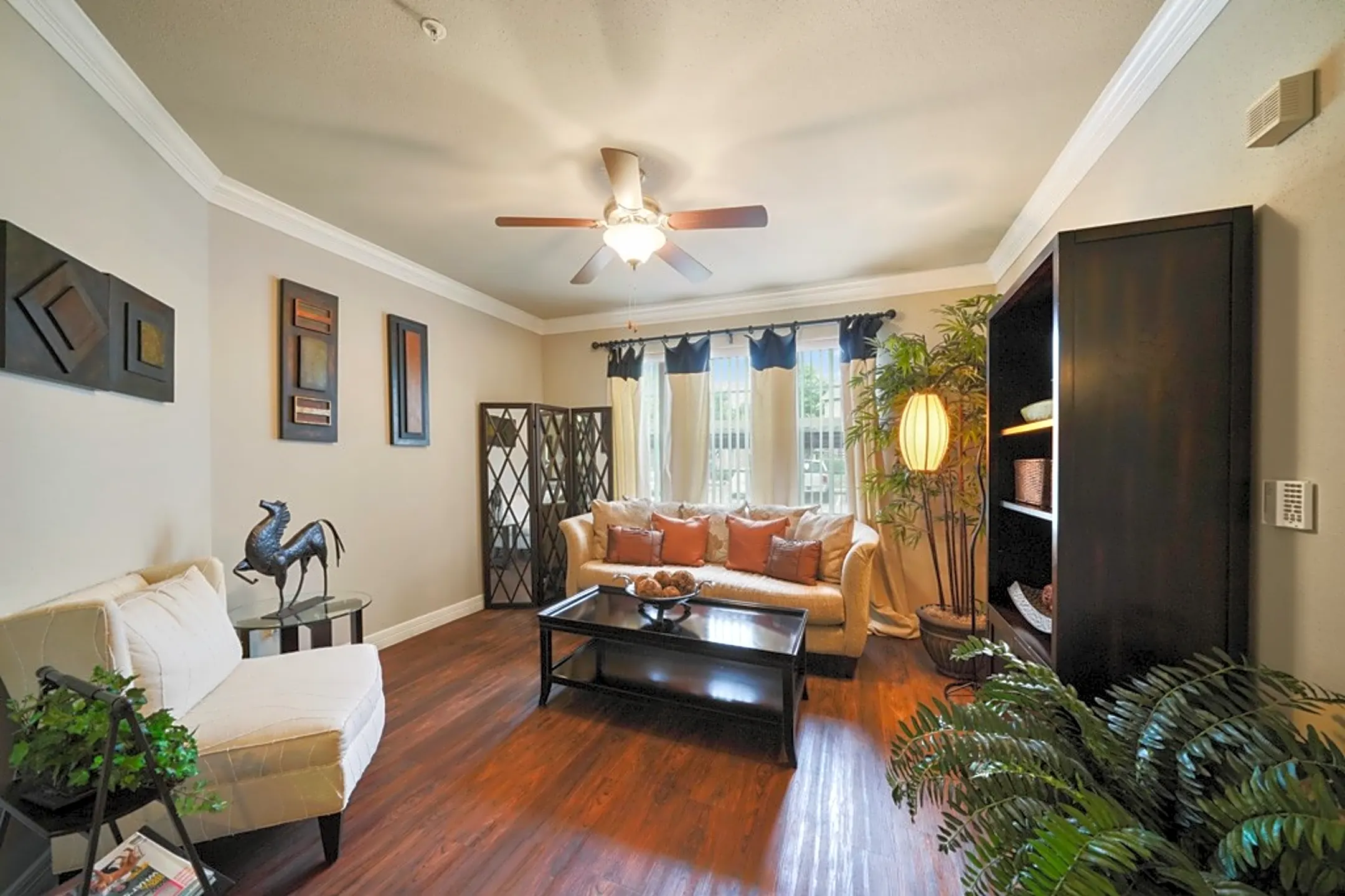 Living Room - River Pointe - Conroe, TX