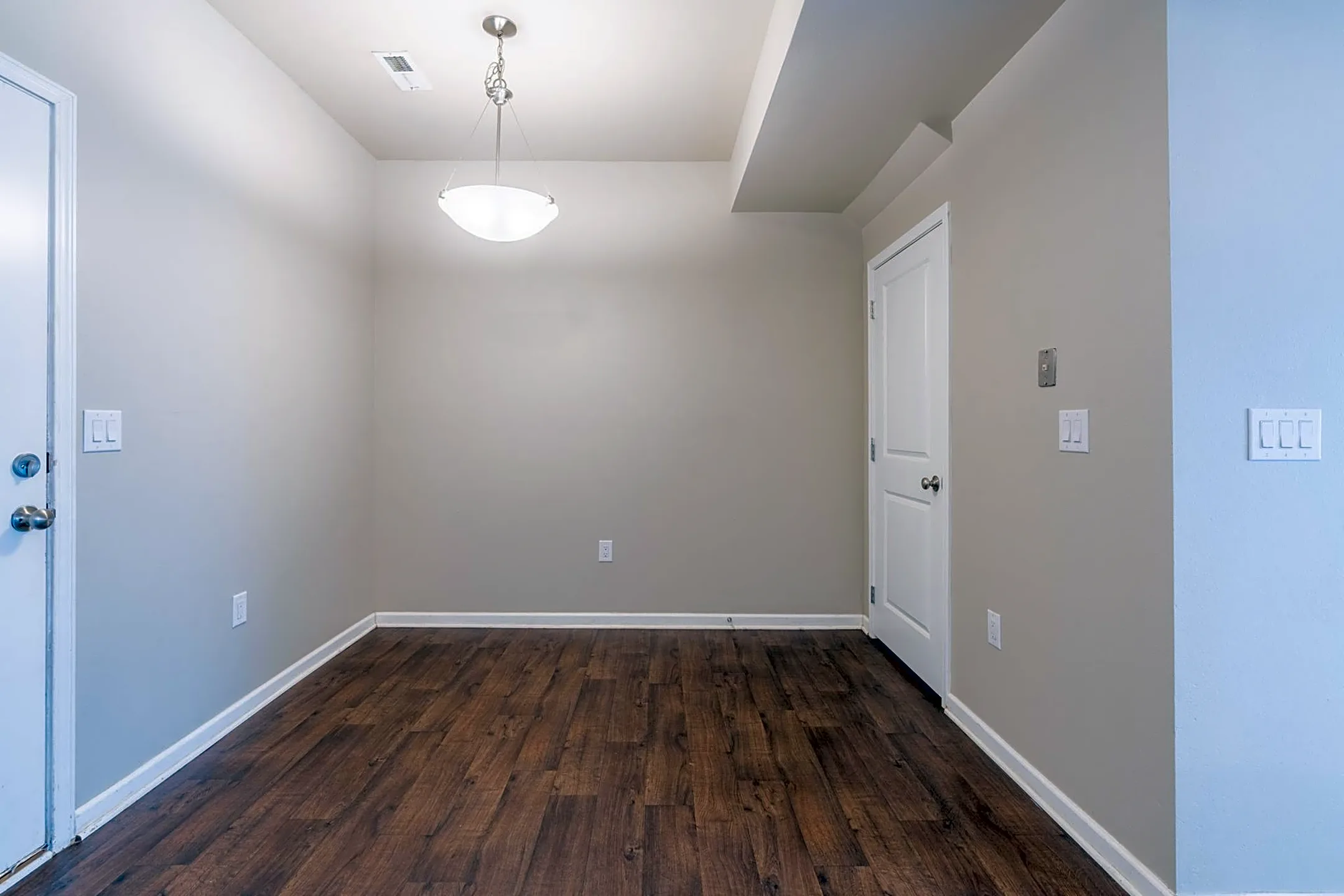 Beautiful 3 Bedroom 2.5 Bathroom Townhouse for RENT! 6813 Jack London