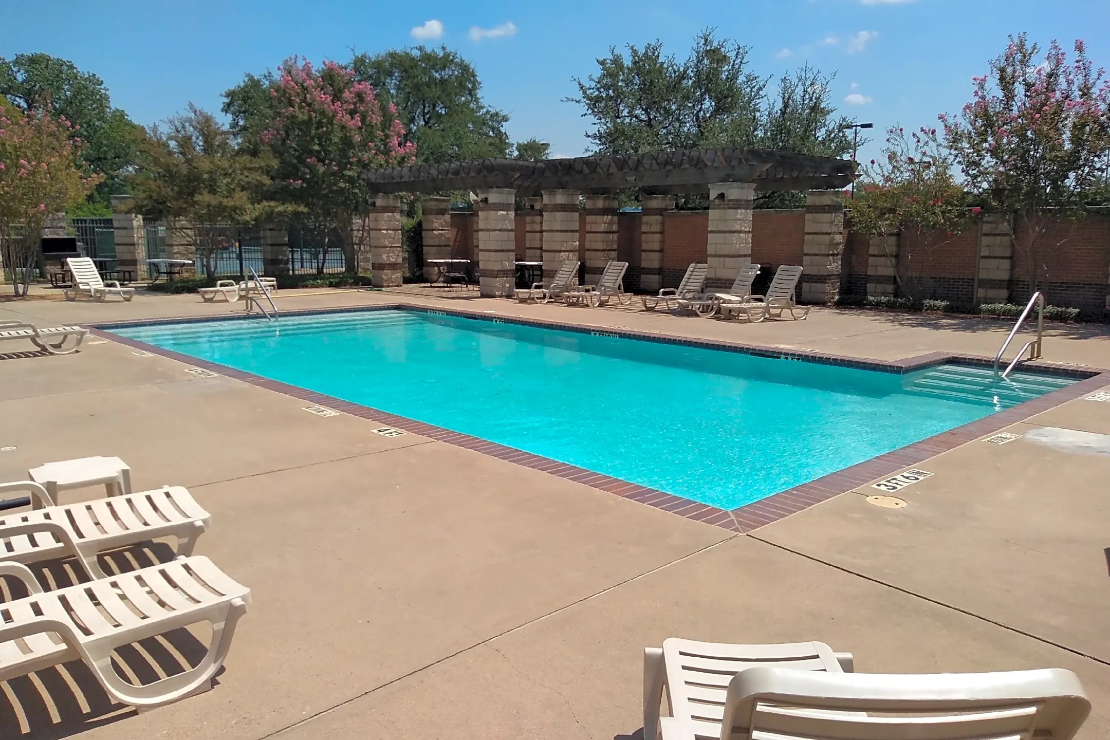 Meadow Run Apartments Arlington, TX 76013