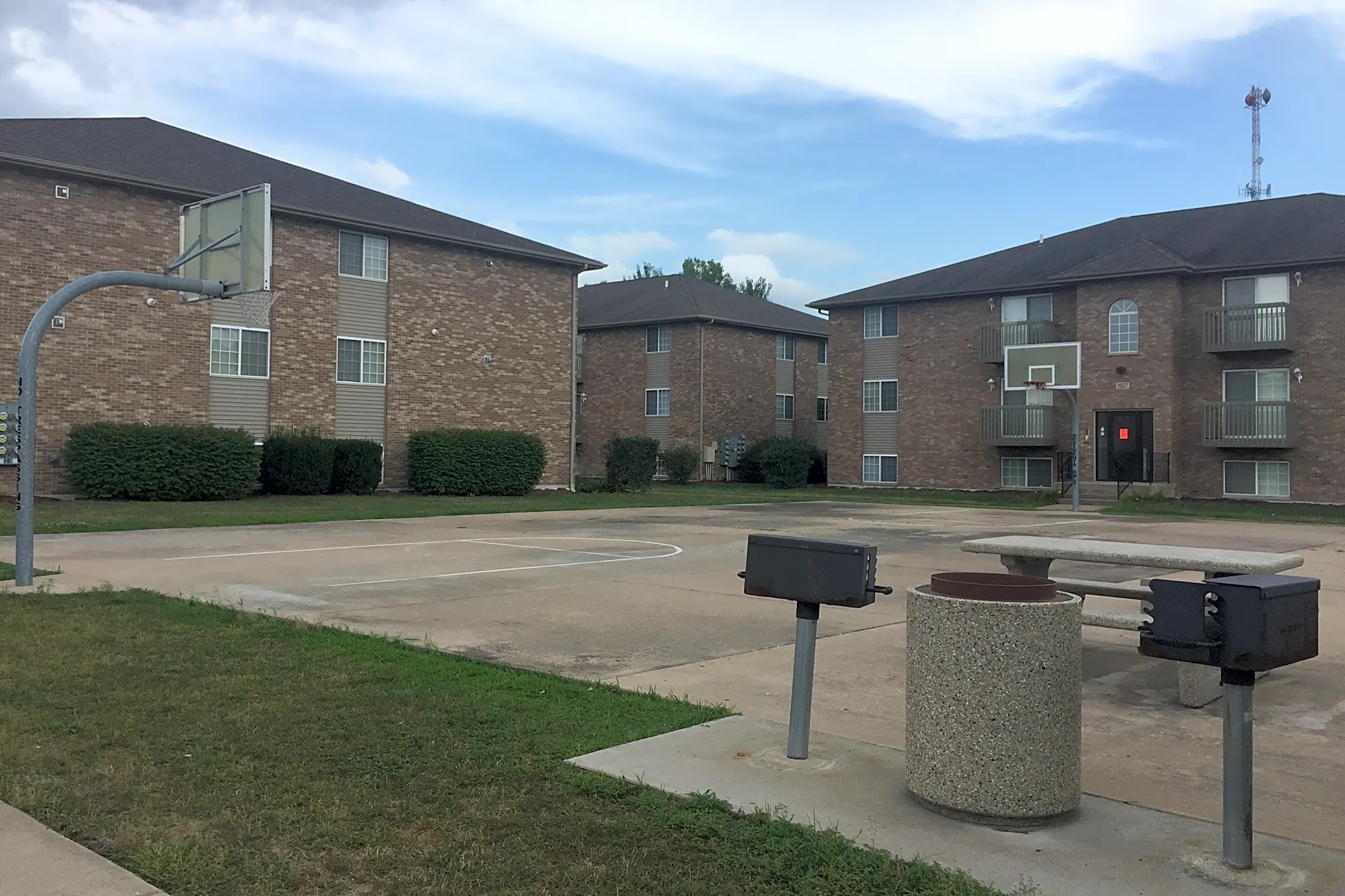 Aspen Court Apartments 1505 W Jackson St Macomb IL Apartments for