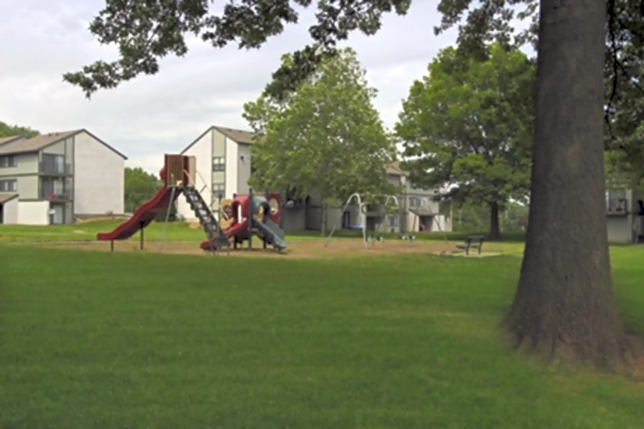 Cottonwood Park Apartment Homes 14010 W 63rd Ter Shawnee, KS