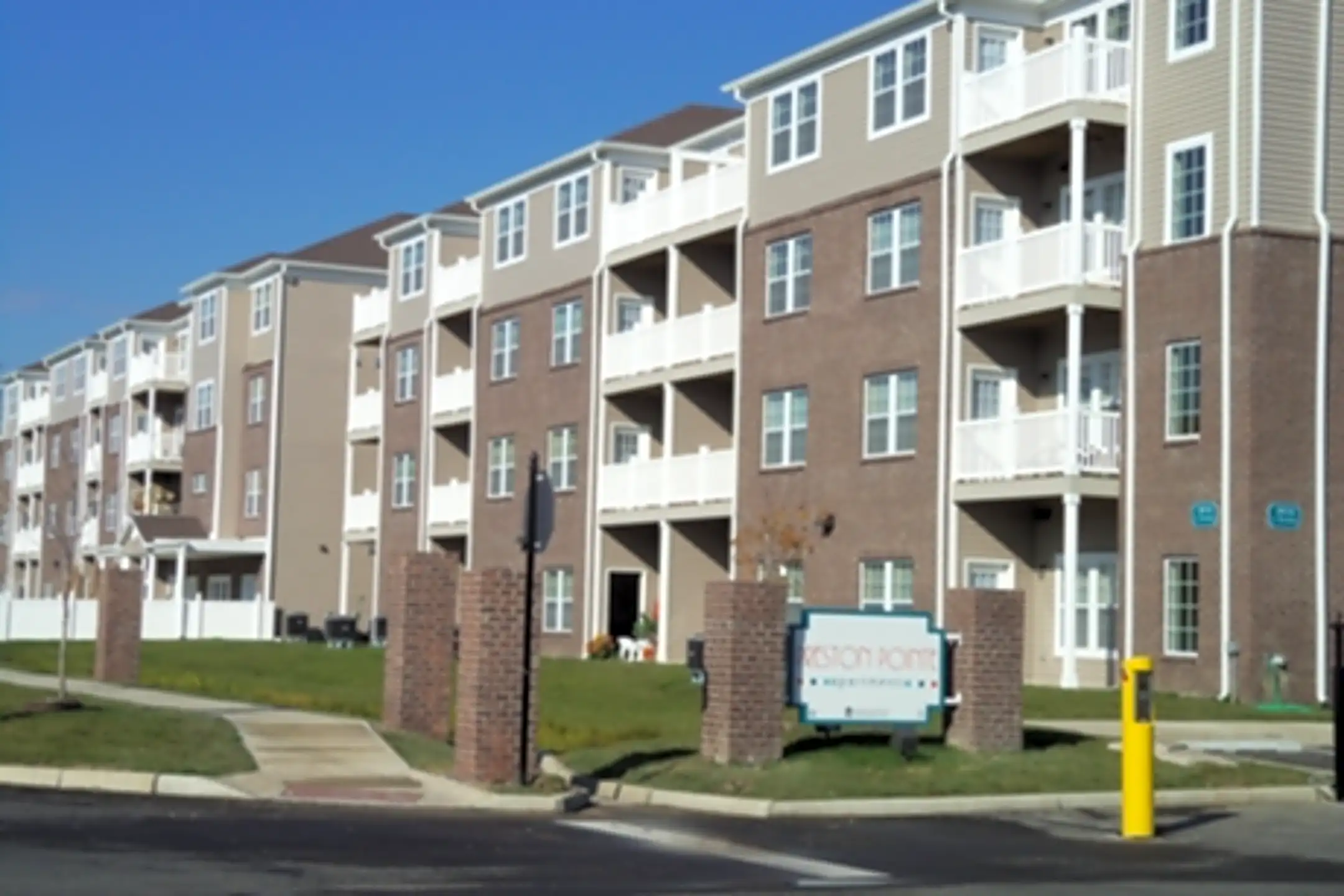 Preston Pointe Apartments 5910 E 12th St Indianapolis, IN