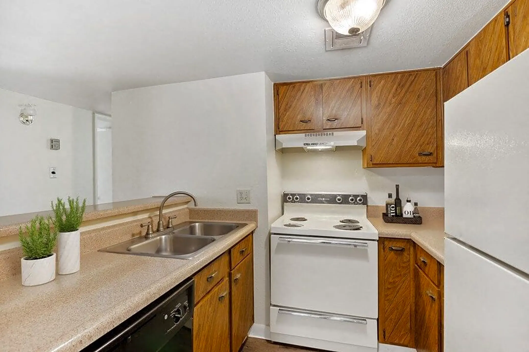 Tanque Verde Apartment Homes 7671 E Tanque Verde Rd Tucson, AZ