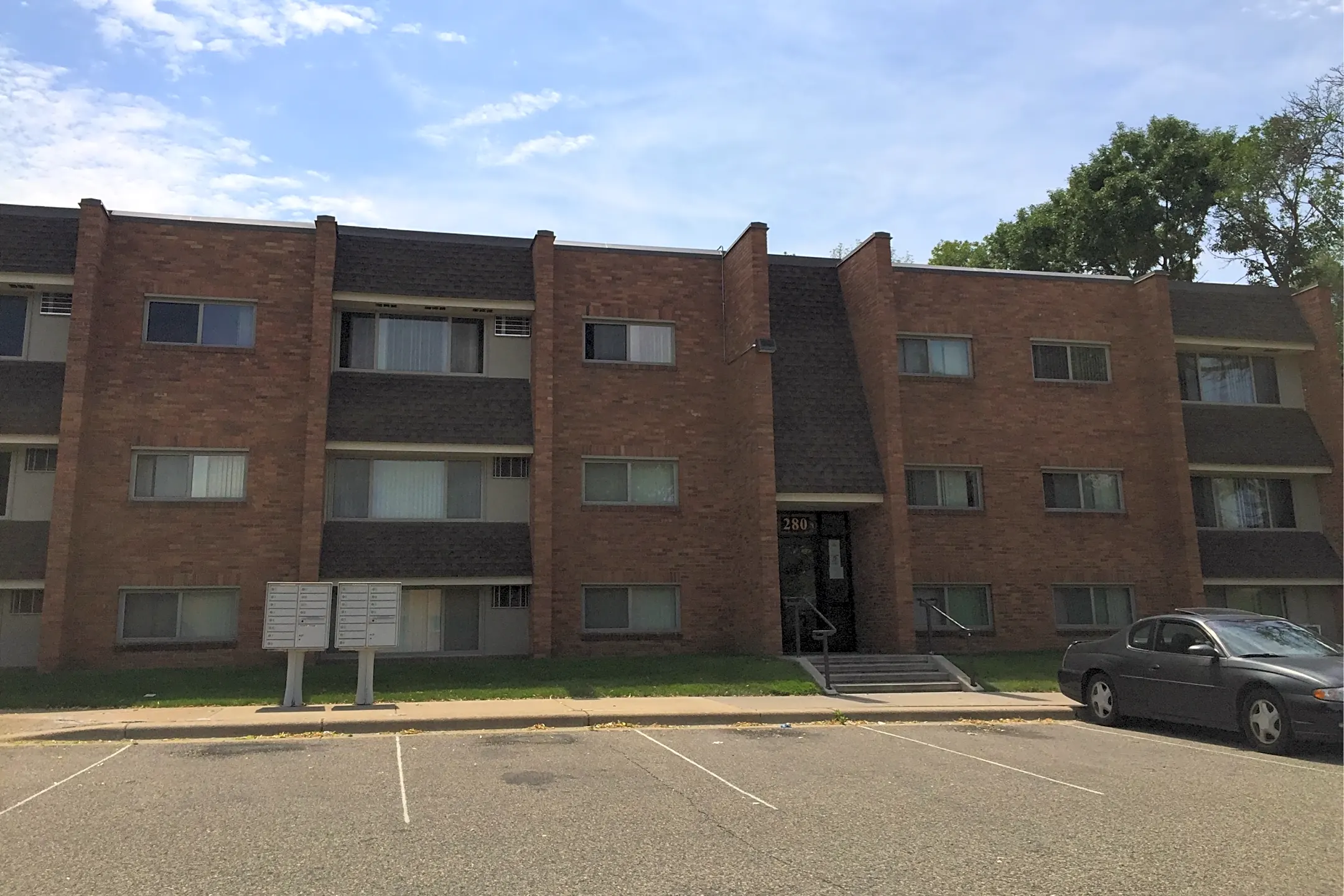 Liberty Plaza - 280 ARUNDEL ST | Saint Paul, MN Apartments for Rent | Rent.